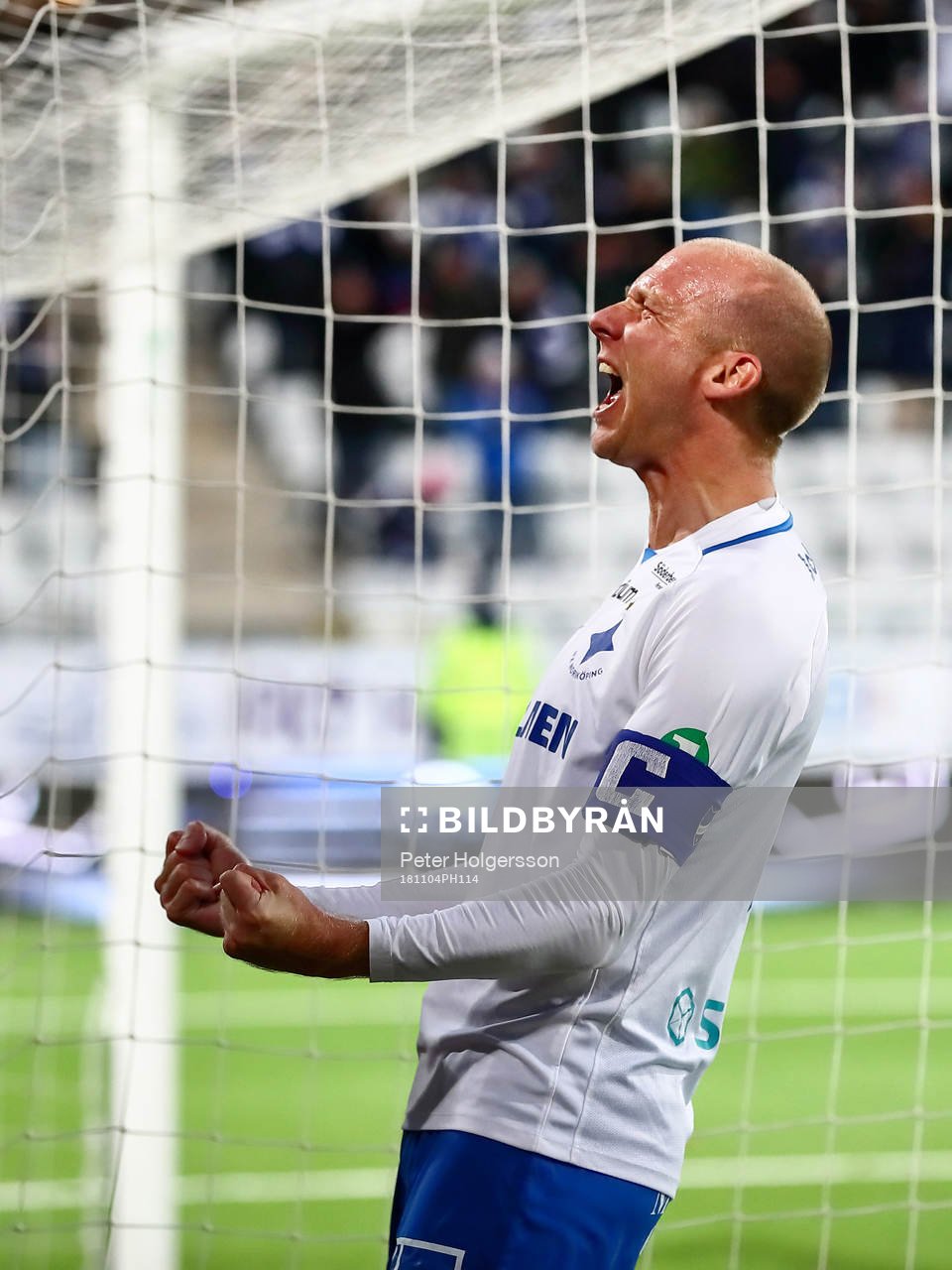 Norrköpings Andreas Johansson jublar efter mål 2-1 av Norrköpings David Moberg Karlsson under fotbollsmatchen i Allsvenskan mellan Norrköping och Örebro den 4 november 2018 i Norrköping.