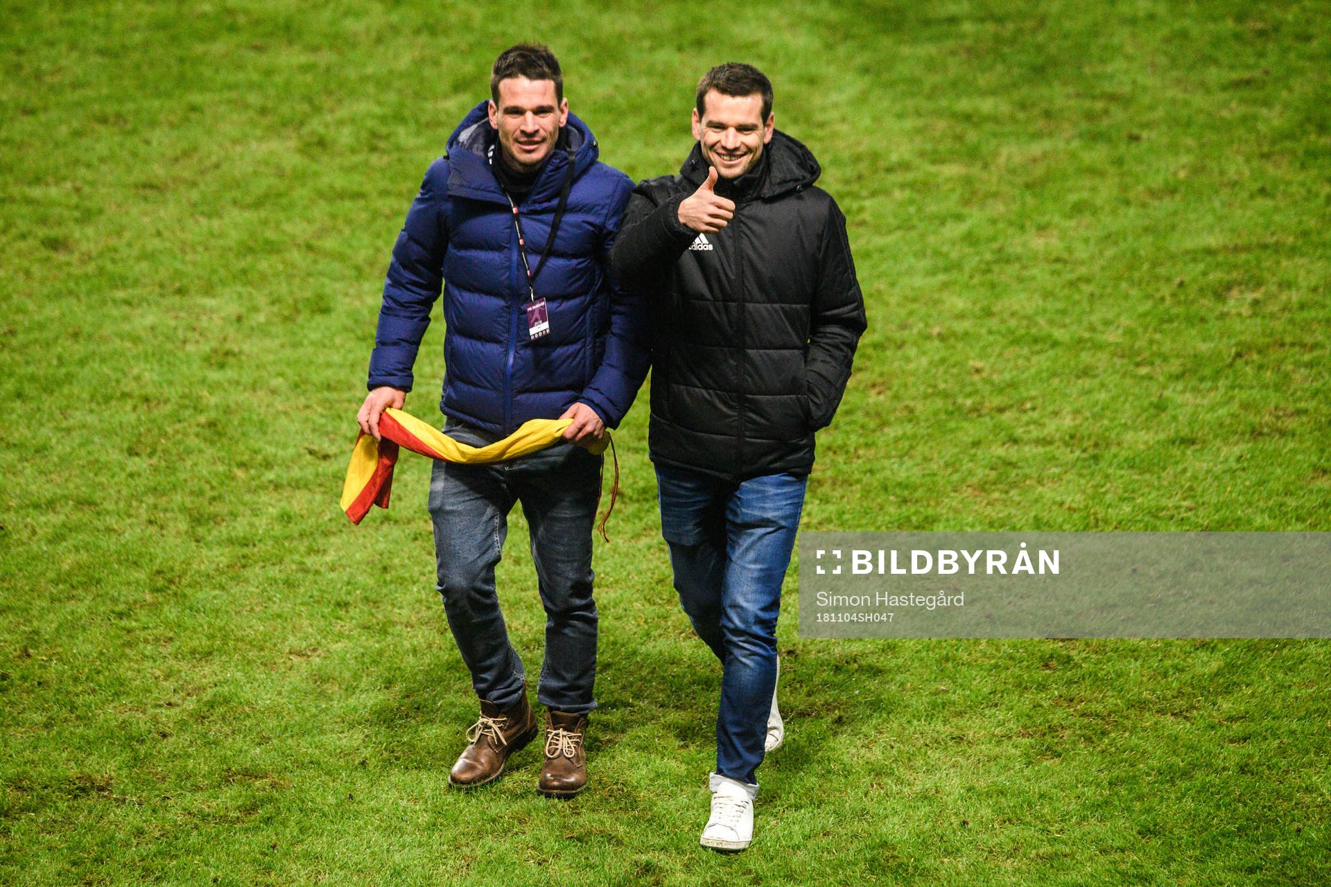 Sundsvalls assisterande tränare Ferran Sibila tillsammans med sin bror efter fotbollsmatchen i Allsvenskan mellan AIK och GIF Sundsvall en 4 november 2018 i Stockholm.