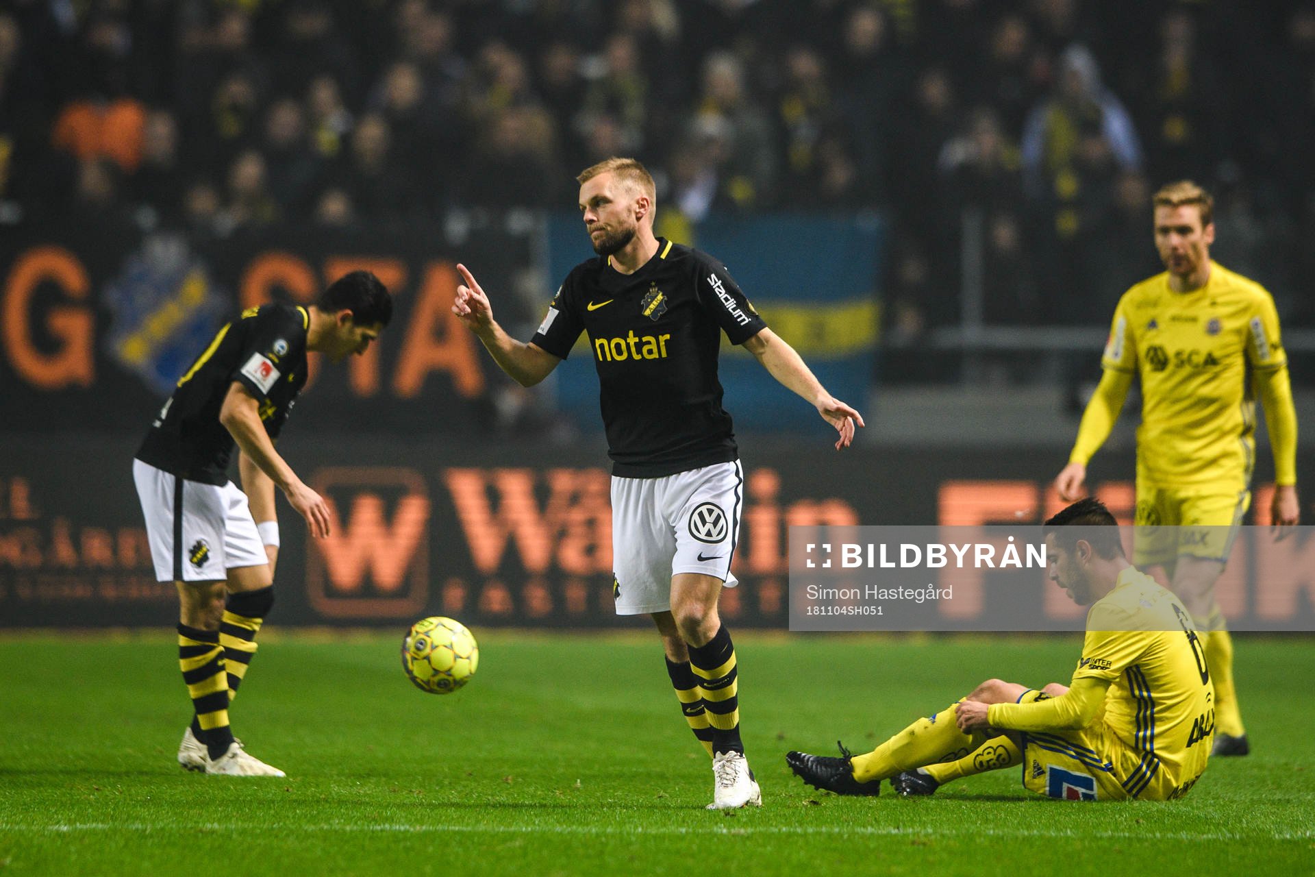 s Sebastian Larsson reagerar