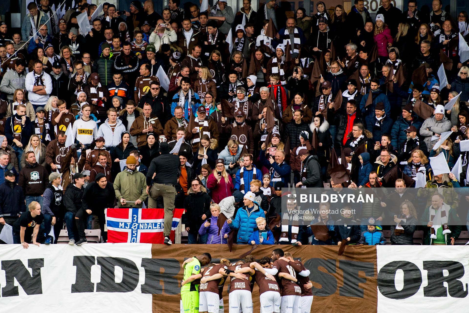 The players and fans of Mjøndalen
