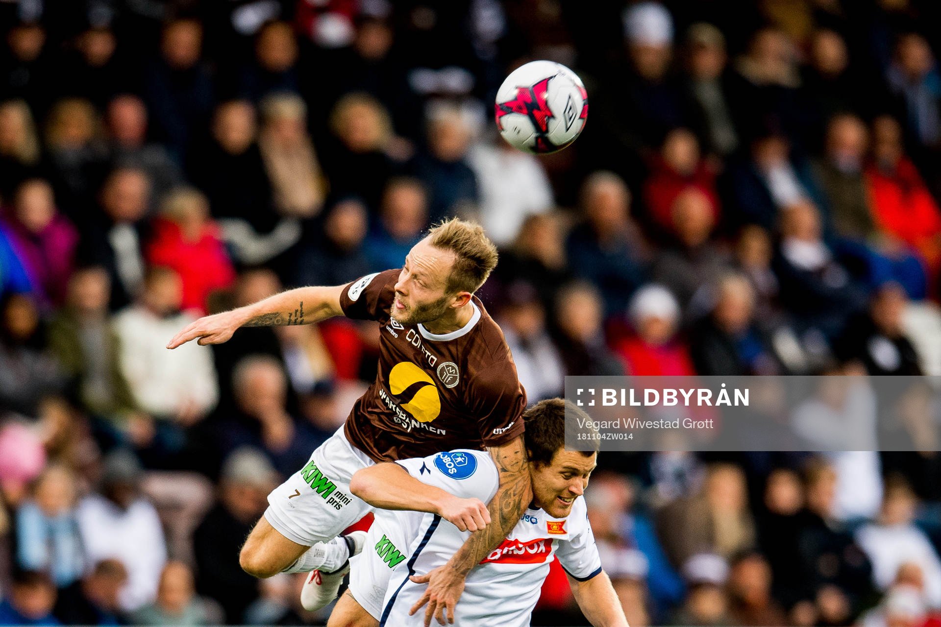 Tonny Brochmann of Mjøndalen and Tommy Høiland of Viking