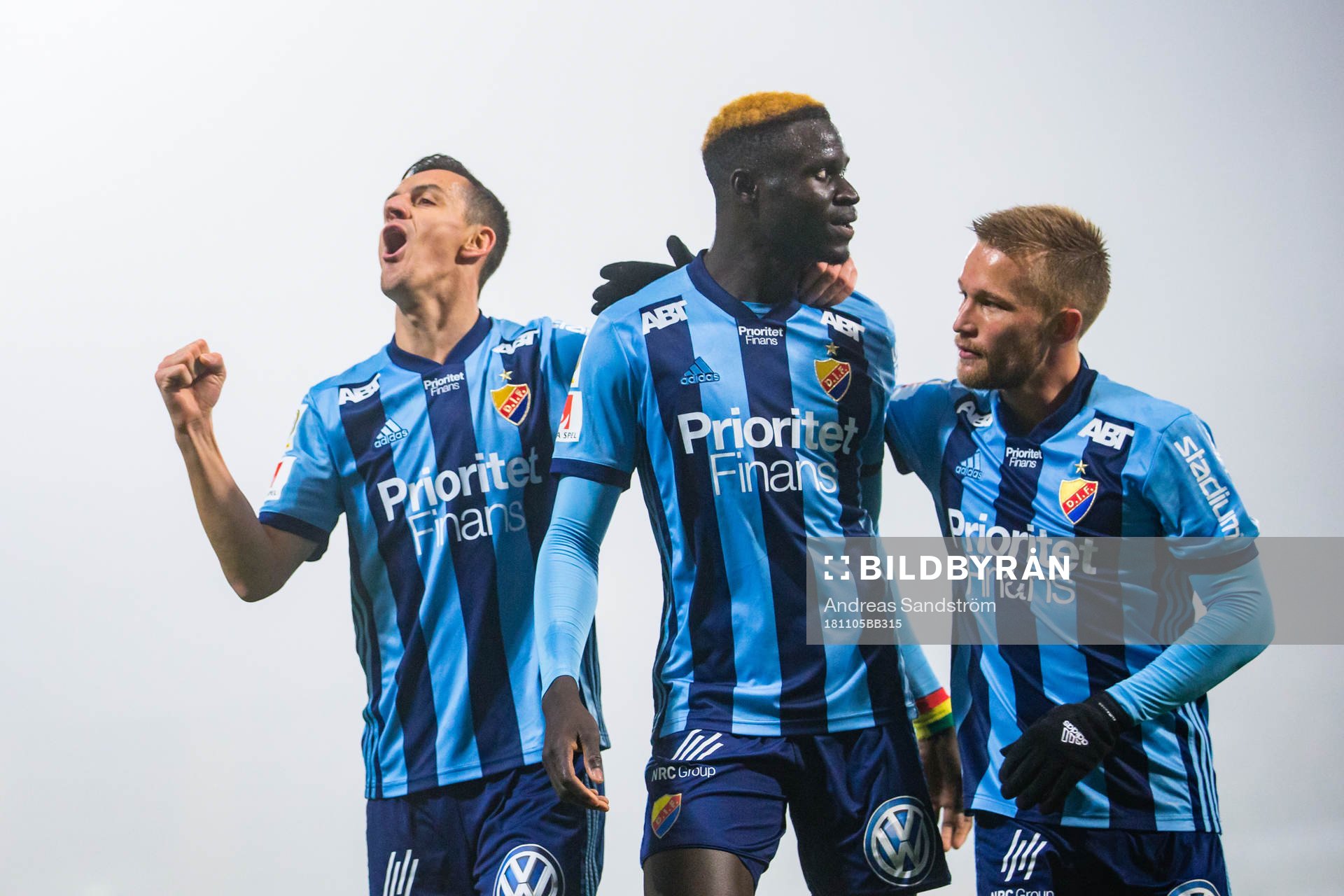 Djurgårdens Aliou Badji (m) gör 0-1 och jublar med Haris