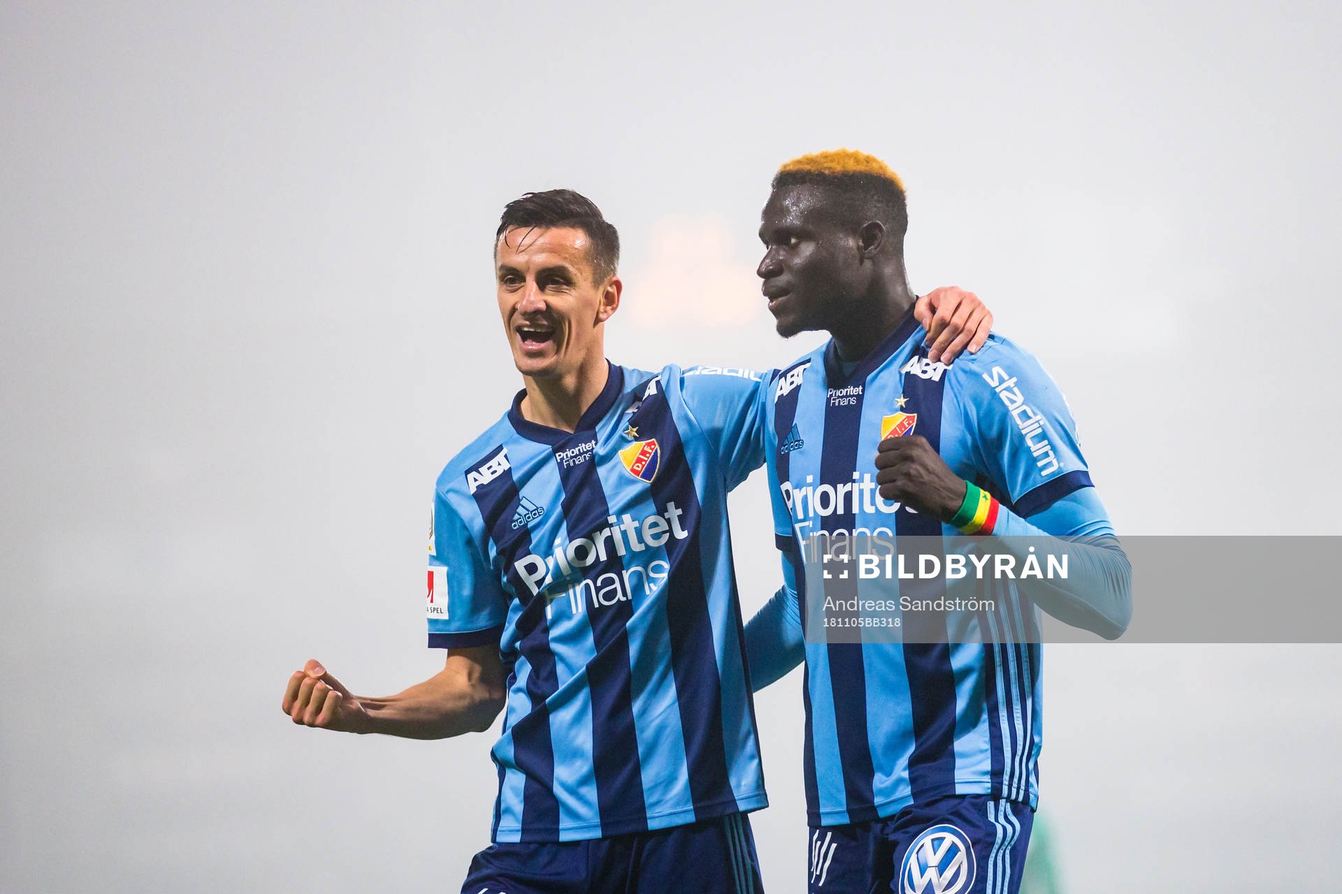 Djurgårdens Aliou Badji (h) gör 0-1 och jublar med Haris