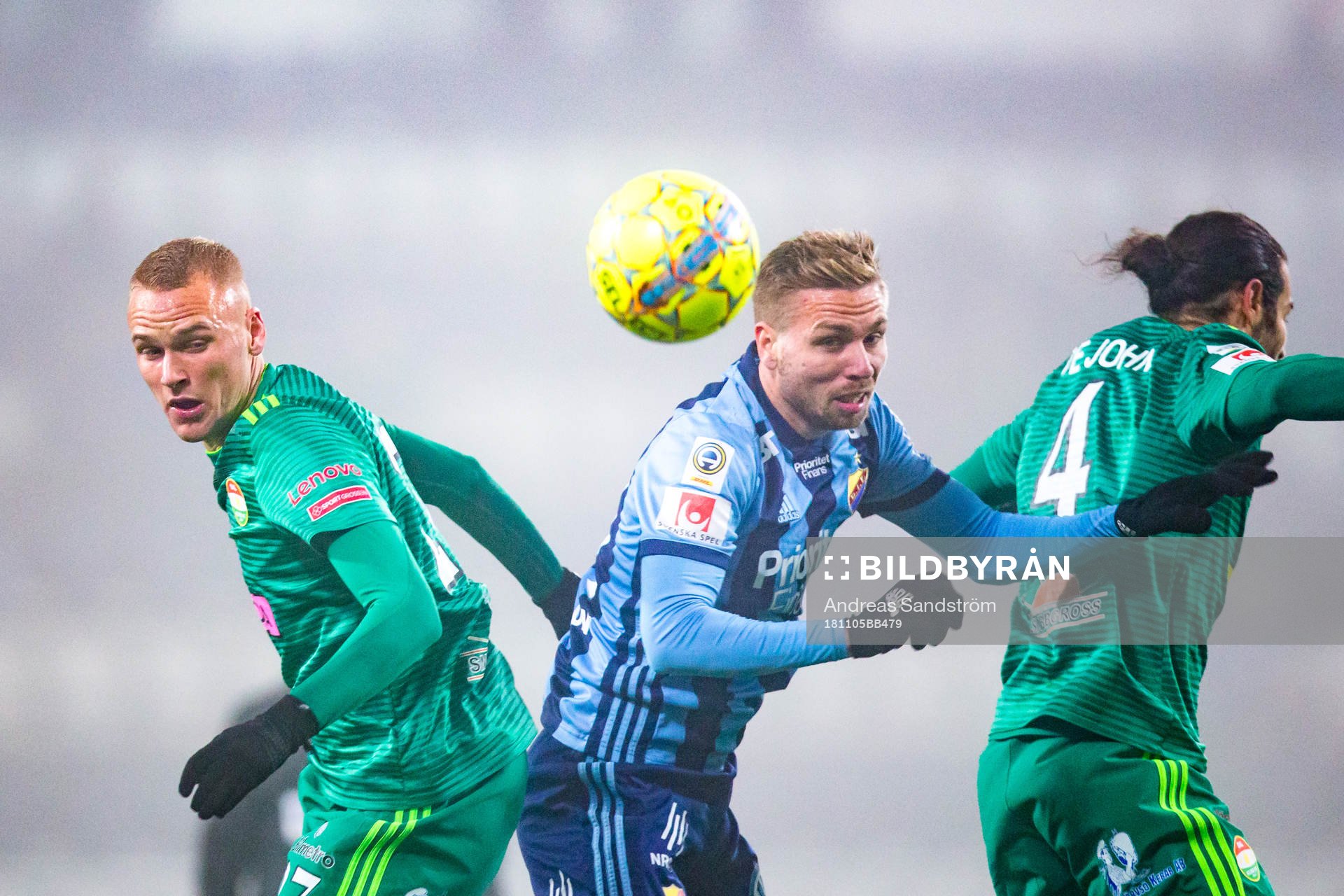 Dalkurds Adam Ståhl (v) och Alex De John (h) i en