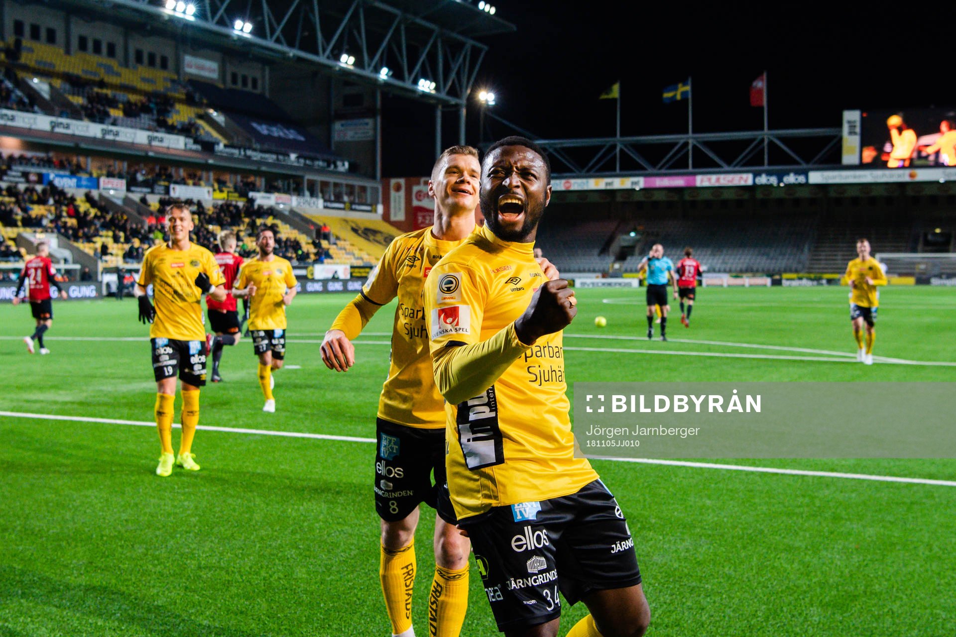 Elfsborgs Chinedu Obasi jublar med Samuel Holmén