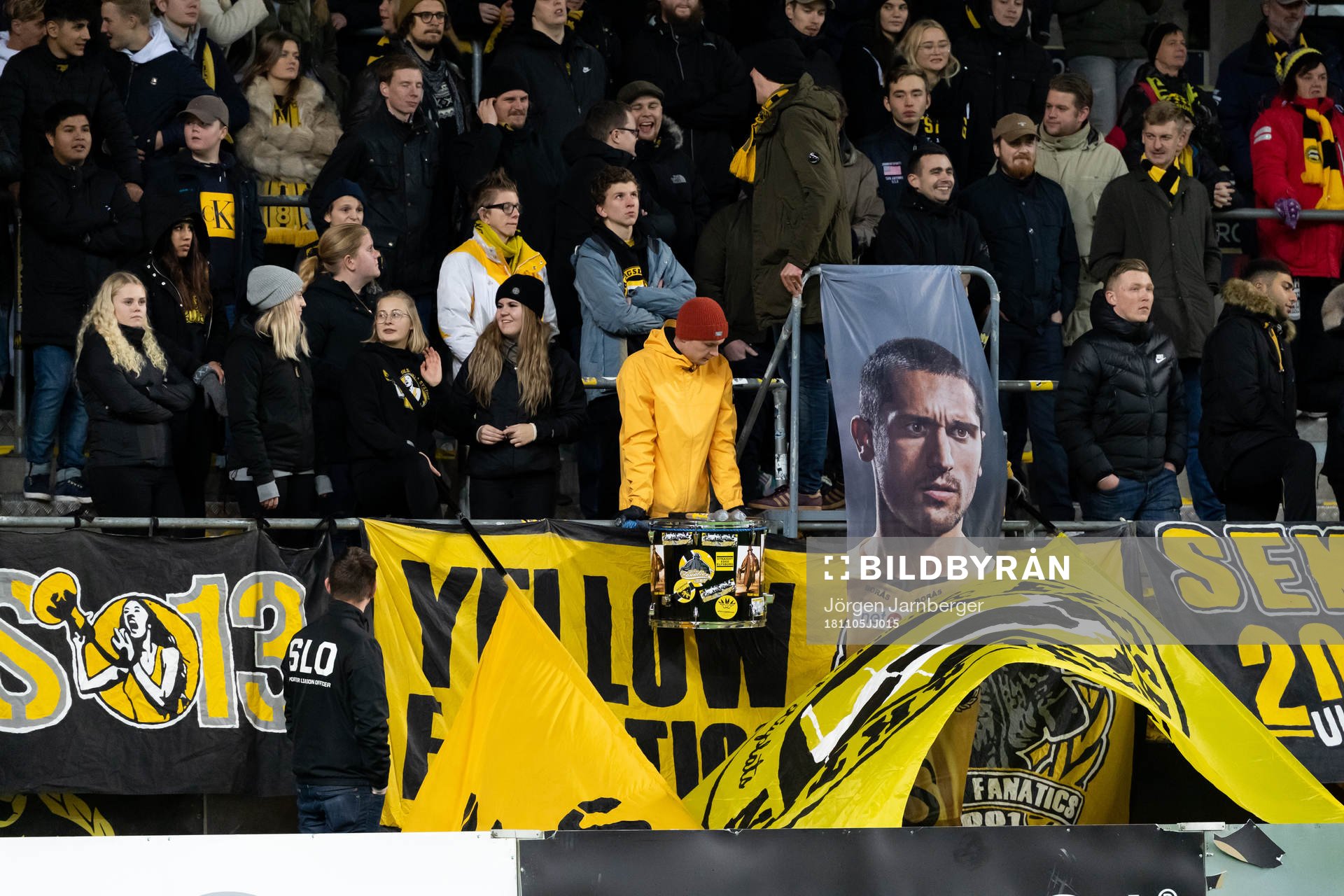 Elfsborgs supportrar hyllar Elfsborgs Emir Bajrami (ej i