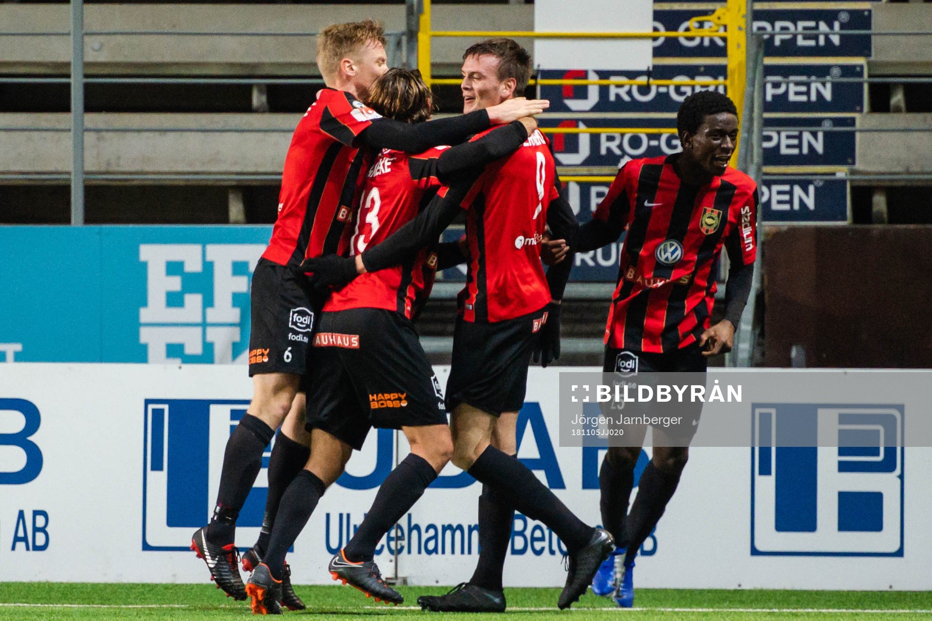 Brommapojkarnas Kristján Flóki Finnbogason jublar med