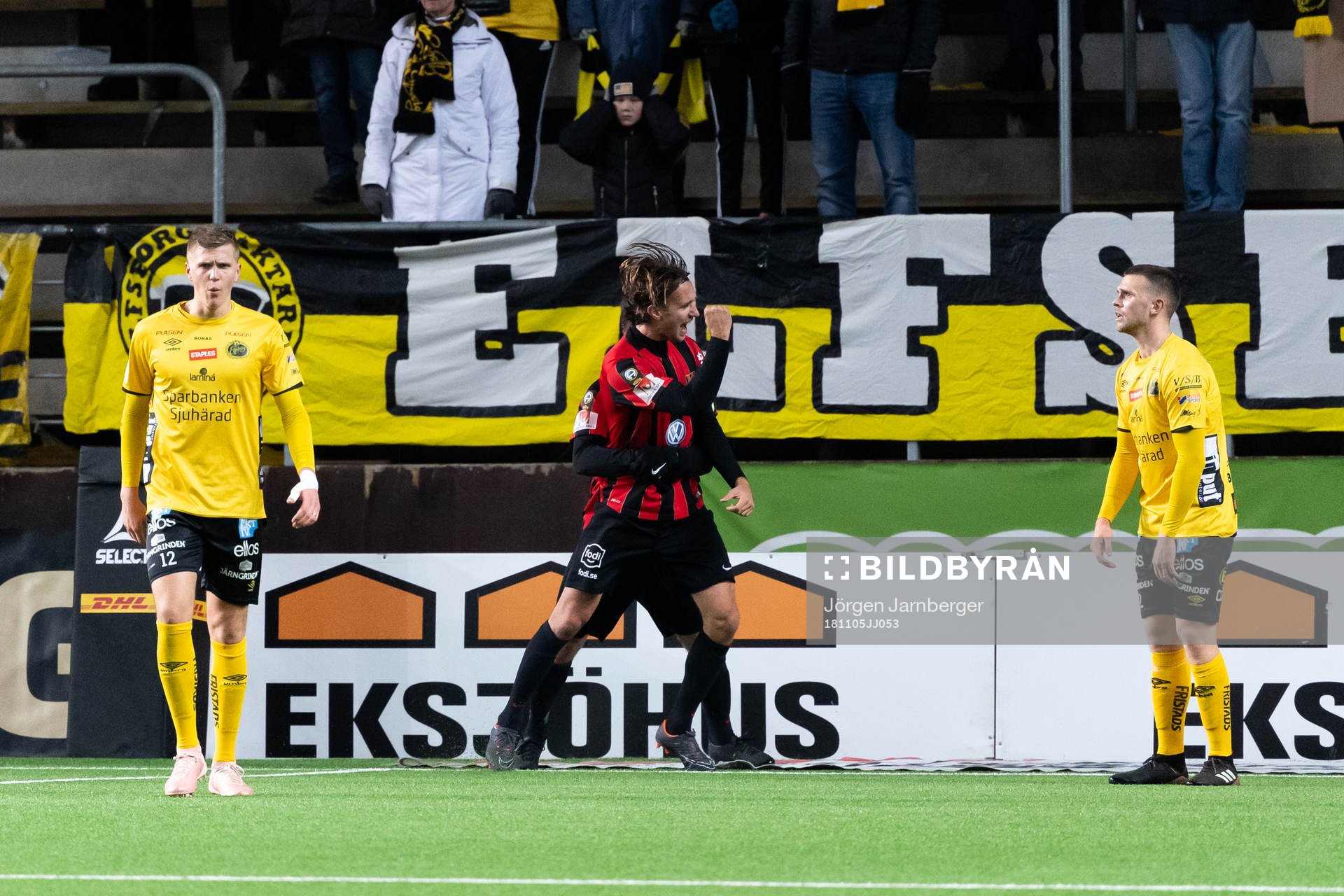 Brommapojkarnas Philip Hellqvist jublar och Elfsborgs
