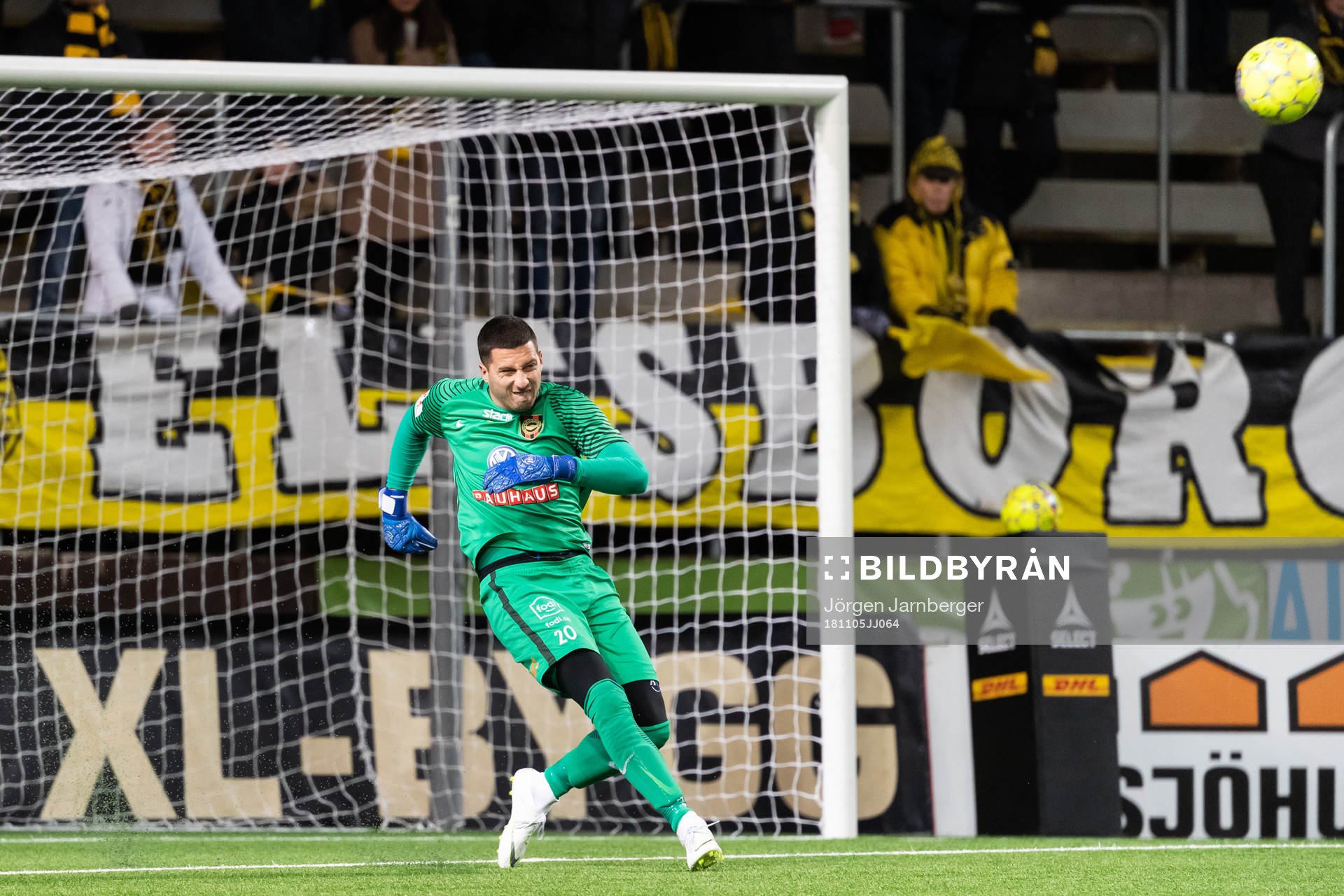 Brommapojkarnas målvakt Nikola Petric