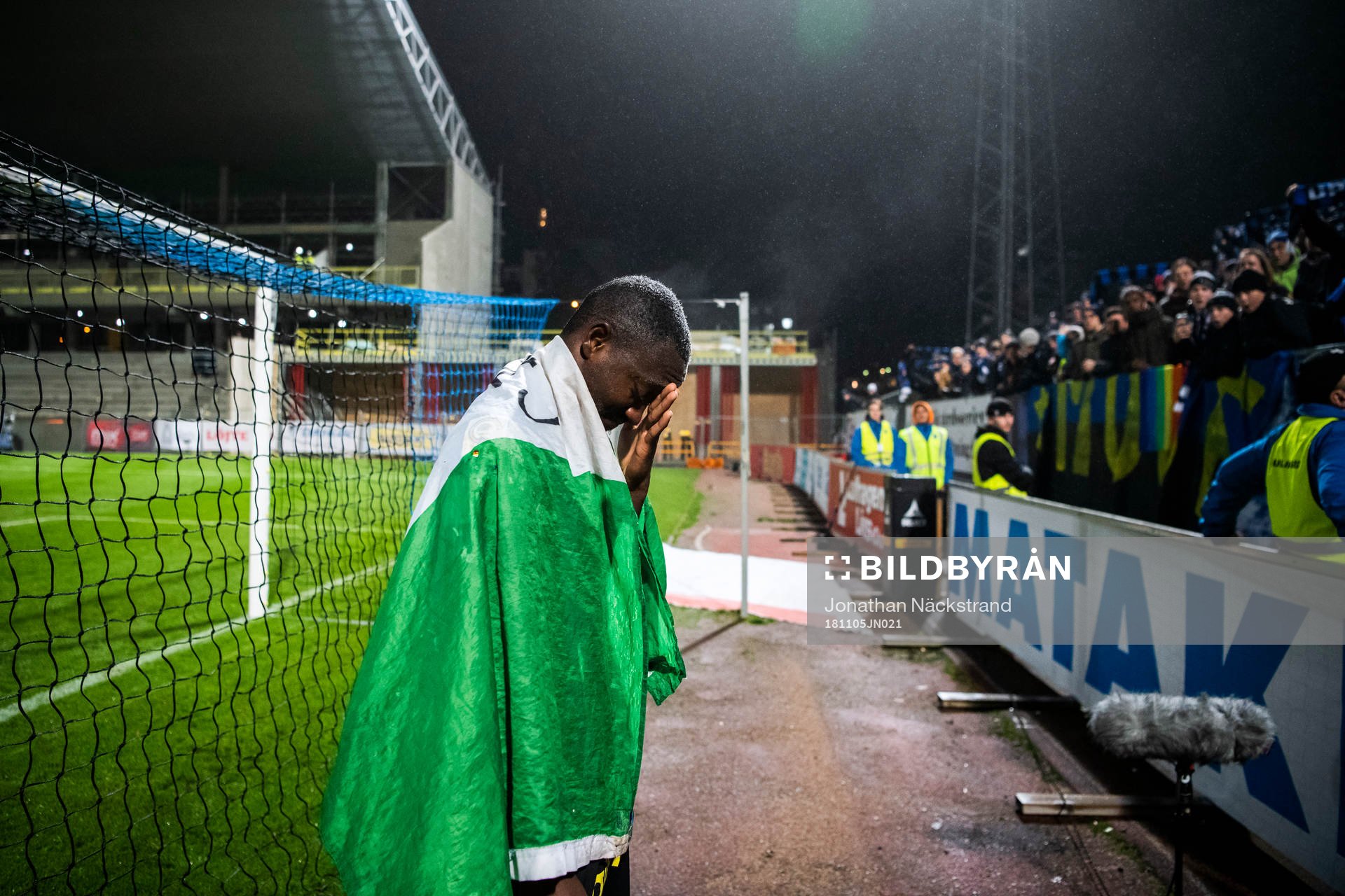 Sirius Moses Ogbu tackar publiken