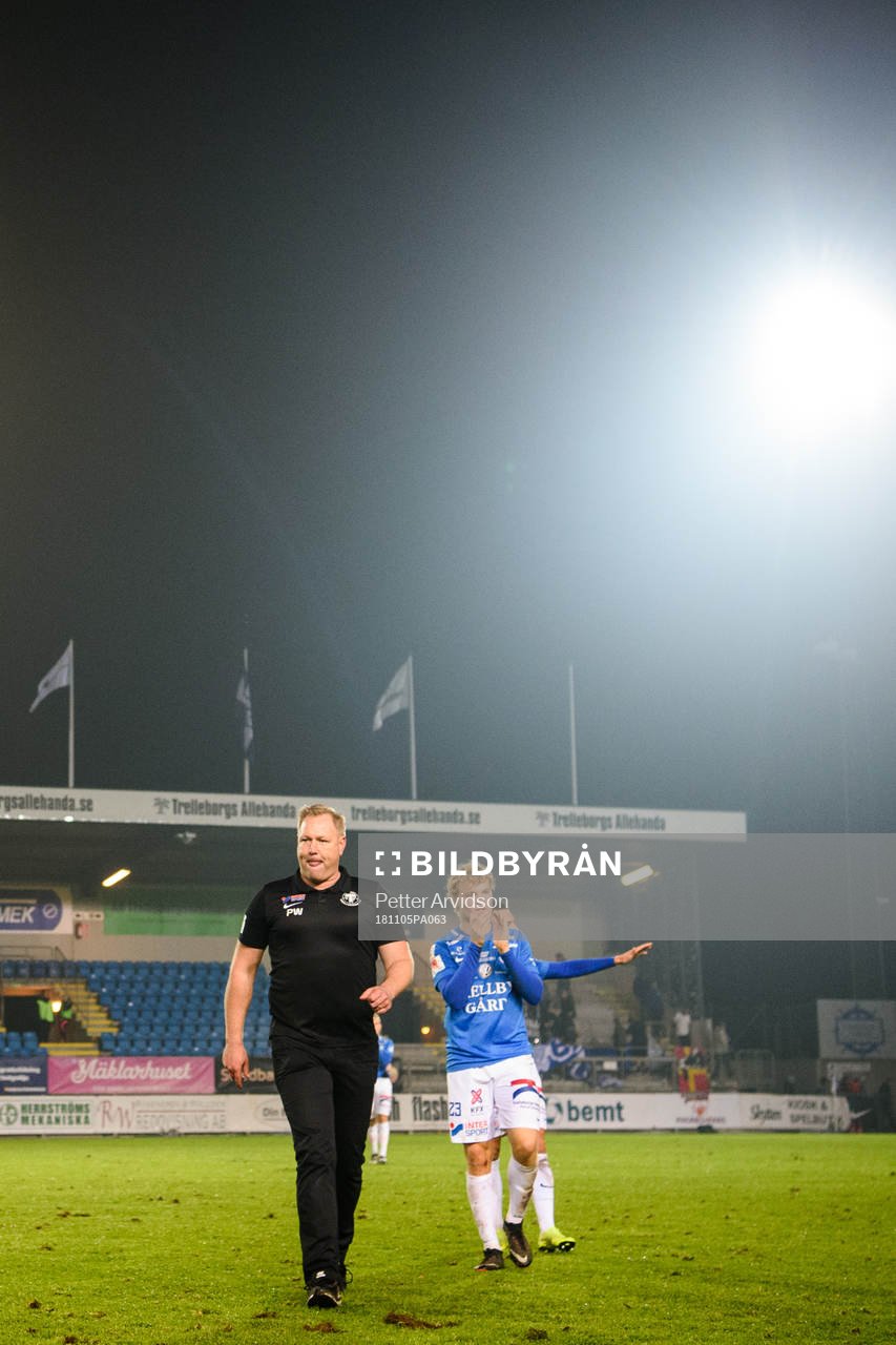 Trelleborgs tränare Patrick Winqvist deppar när han