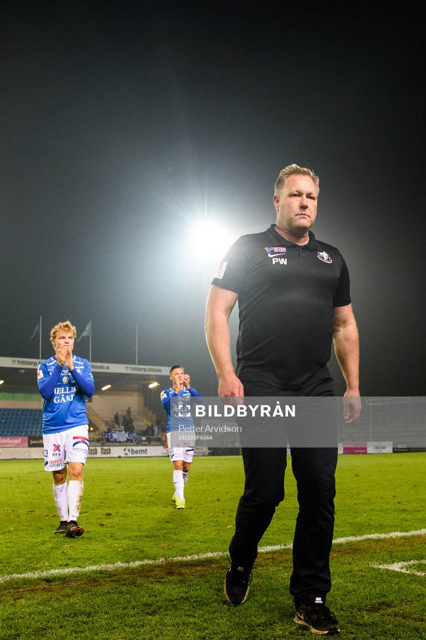 Trelleborgs tränare Patrick Winqvist deppar när han