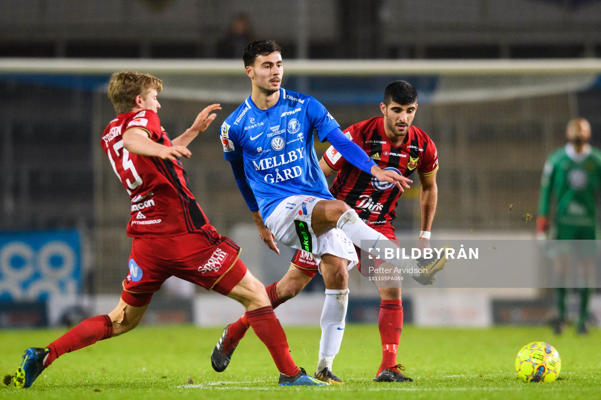 Trelleborgs Deniz Hümmet mot Östersunds Ludvig Fritzson