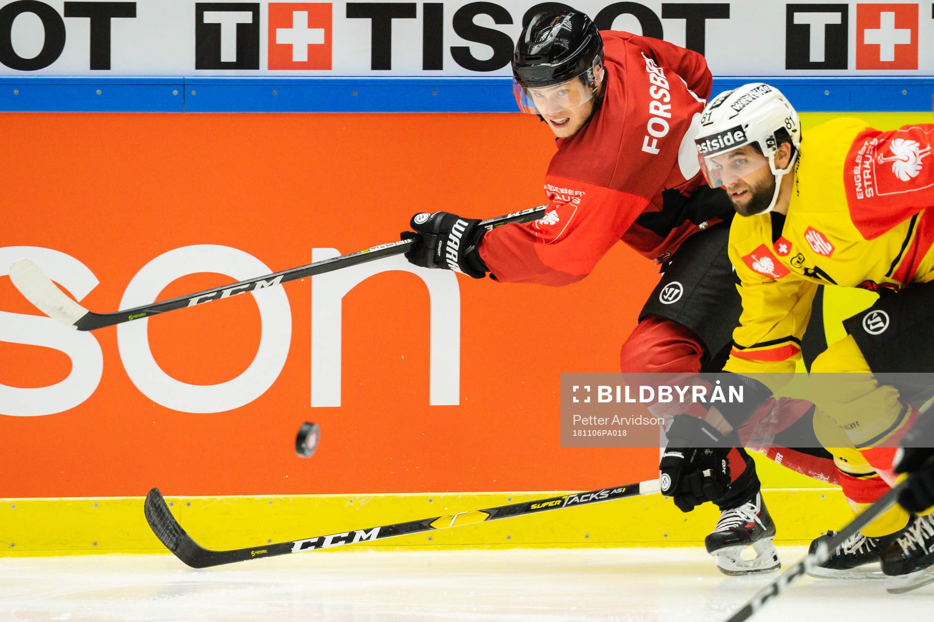 Christoffer Forsberg of Malmö Redhawks and Thomas