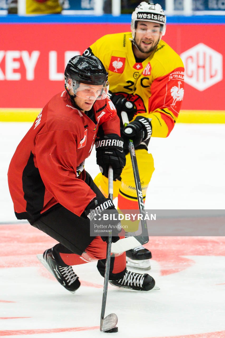 Johan Olofsson of Malmö Redhawks and Simon Moser of Bern