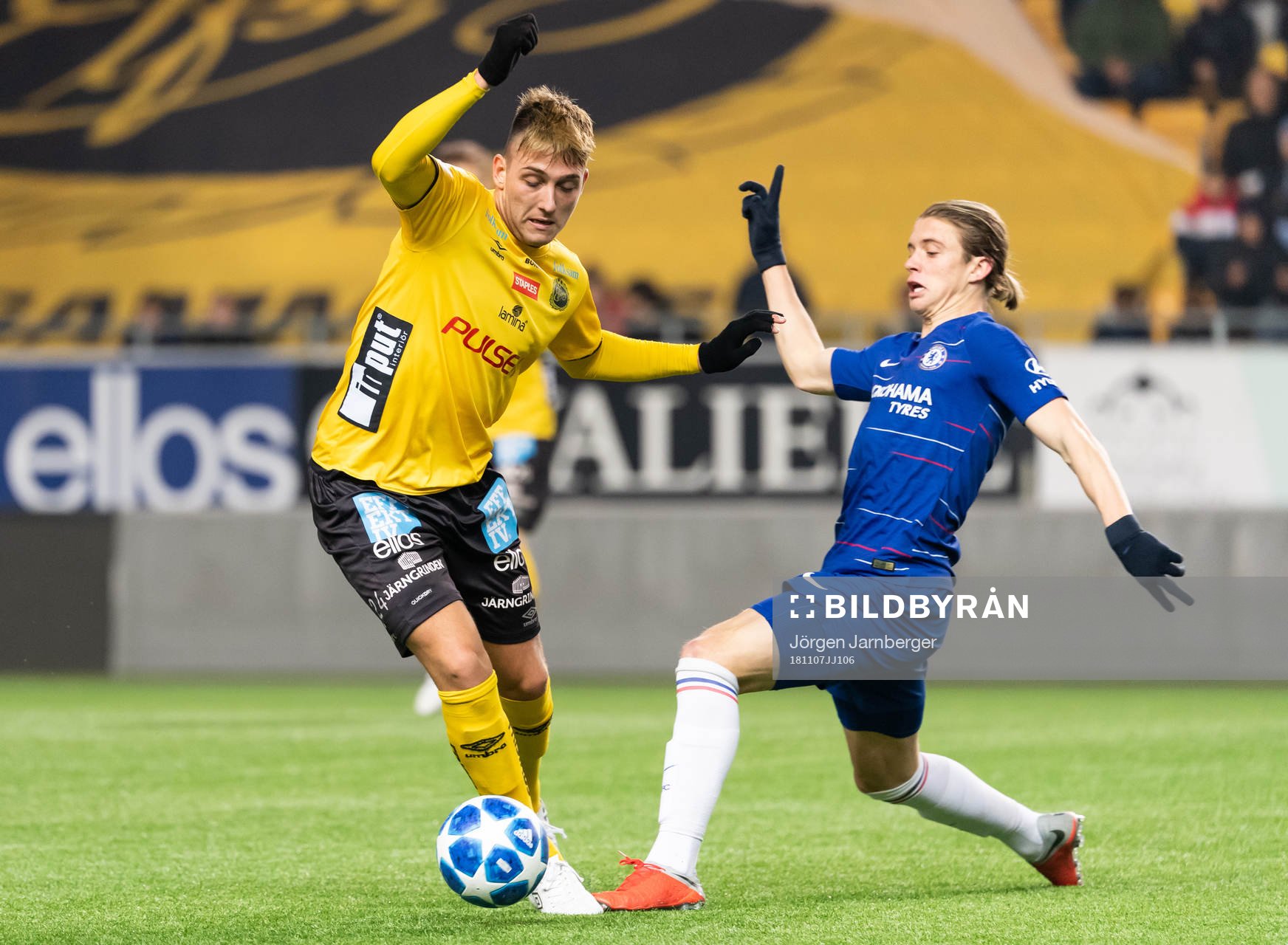 Elfsborgs Alexsandar Ceganjac och Chelseas Conor Gallagher