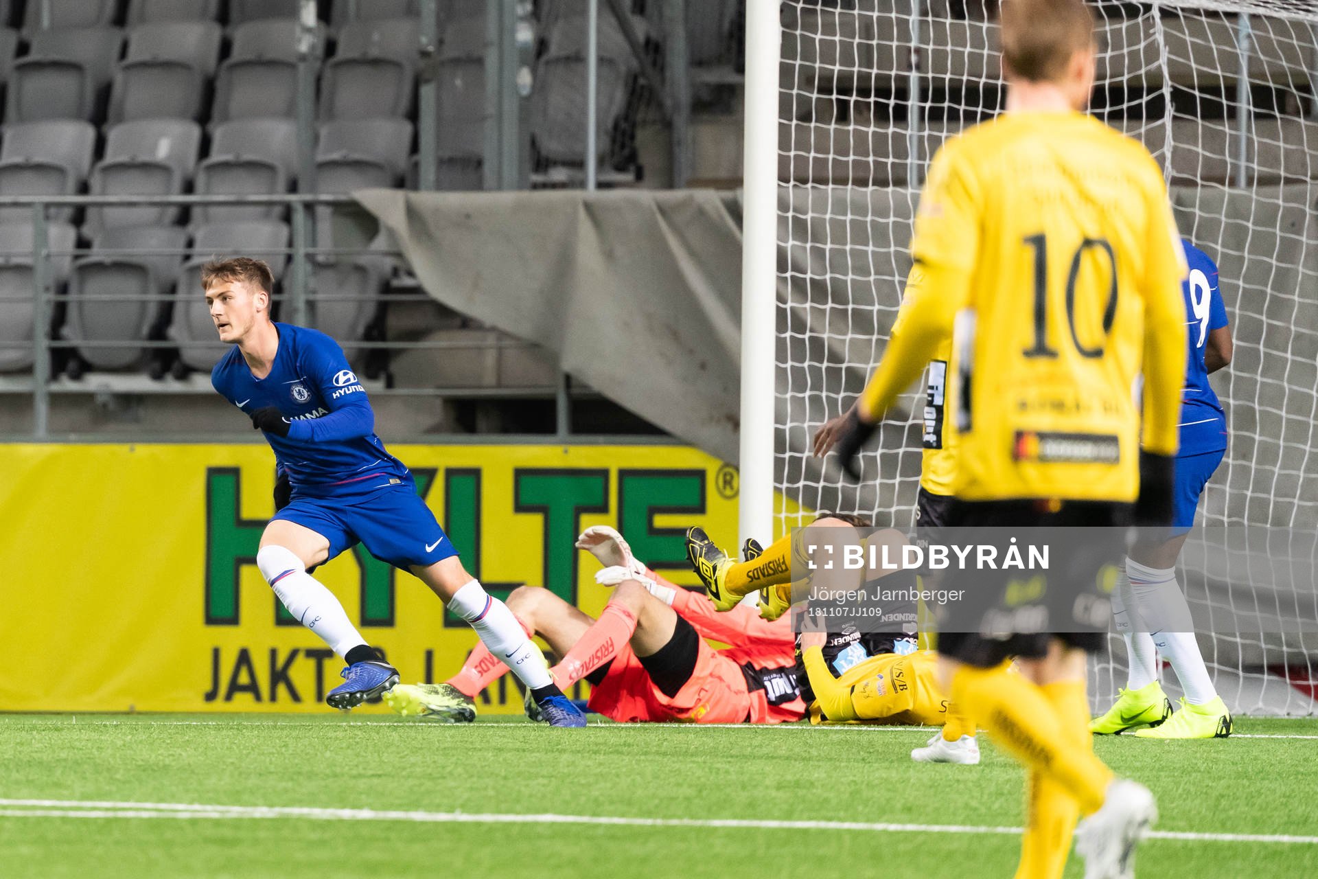 Chelseas Charlie Brown jublar efter 0-1 under fotbollsmatchen i UEFA Youth League mellan Elfsborg och Chelsea den 7 november 2018 i Borås.