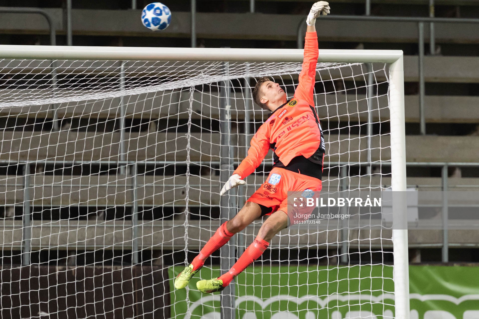Elfsborgs målvakt Tim Rönning under fotbollsmatchen i UEFA Youth League mellan Elfsborg och Chelsea den 7 november 2018 i Borås.
