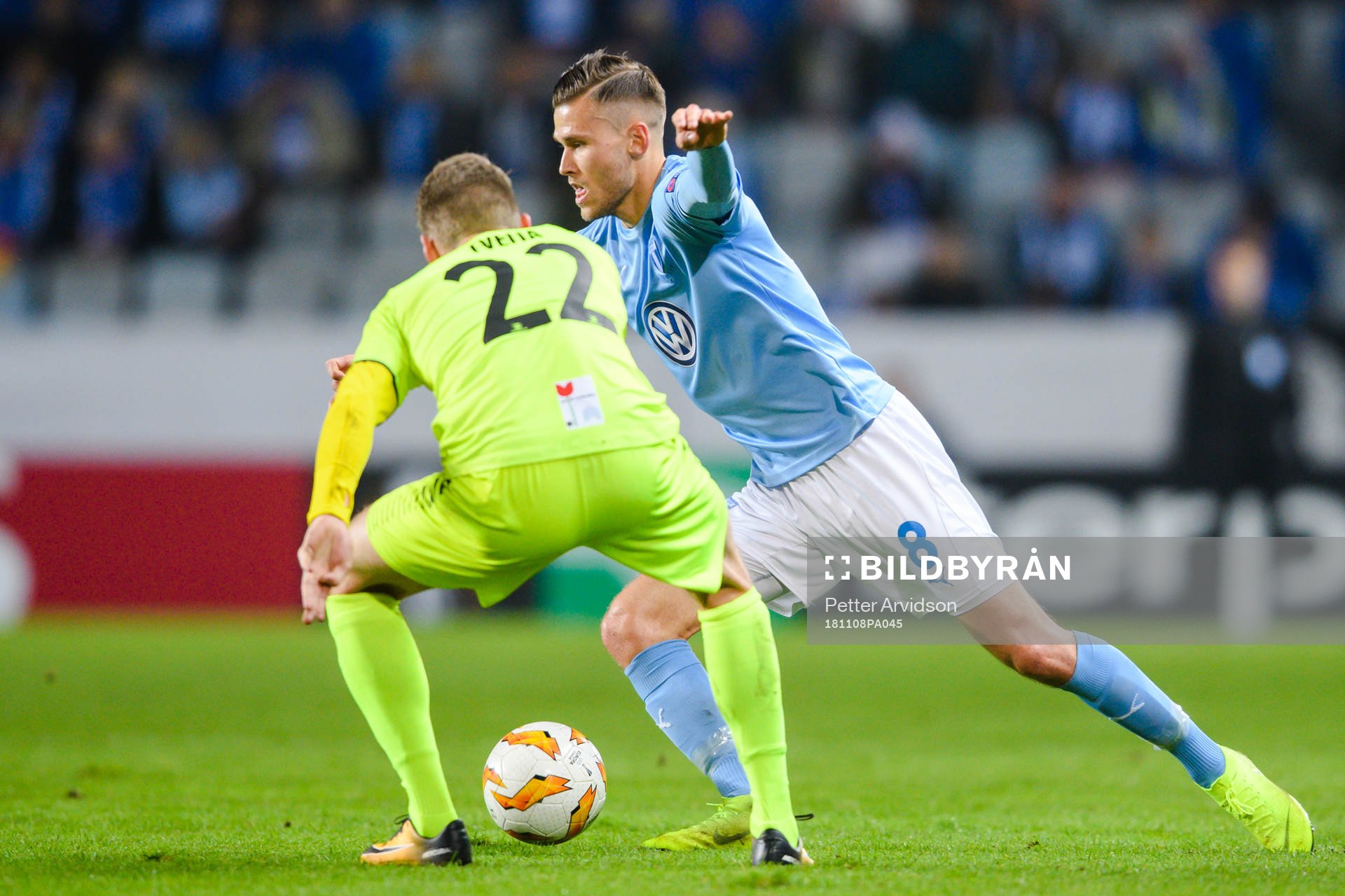 Arnór Ingvi Traustason of Malmö FF  and Jon-Helge Tveita