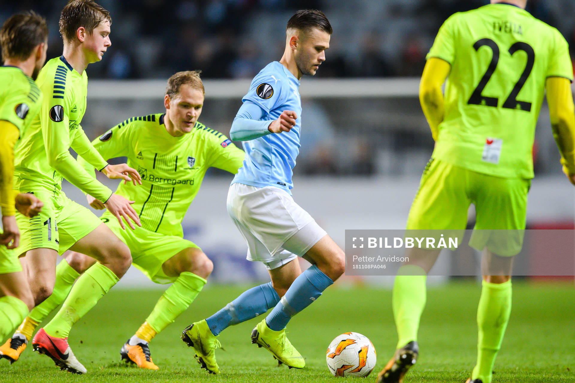 Arnór Ingvi Traustason of Malmö FF and Alexander Ruud
