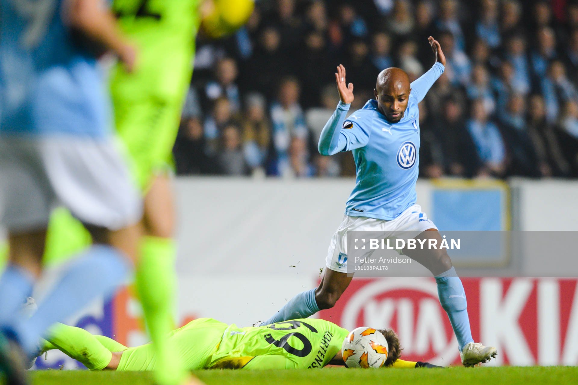Fouad Bachirou of Malmö FF and Patrick Mortensen of