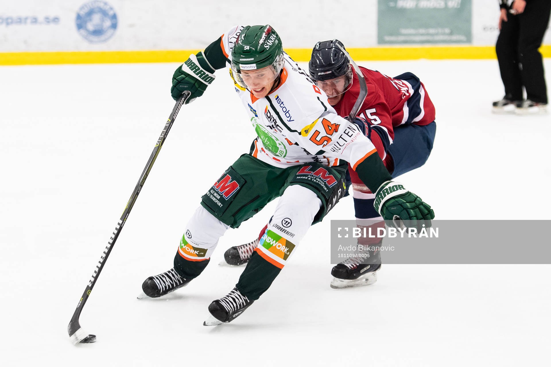 Kristianstads  Johan Lundgren jagas av Helsingborgs Adam