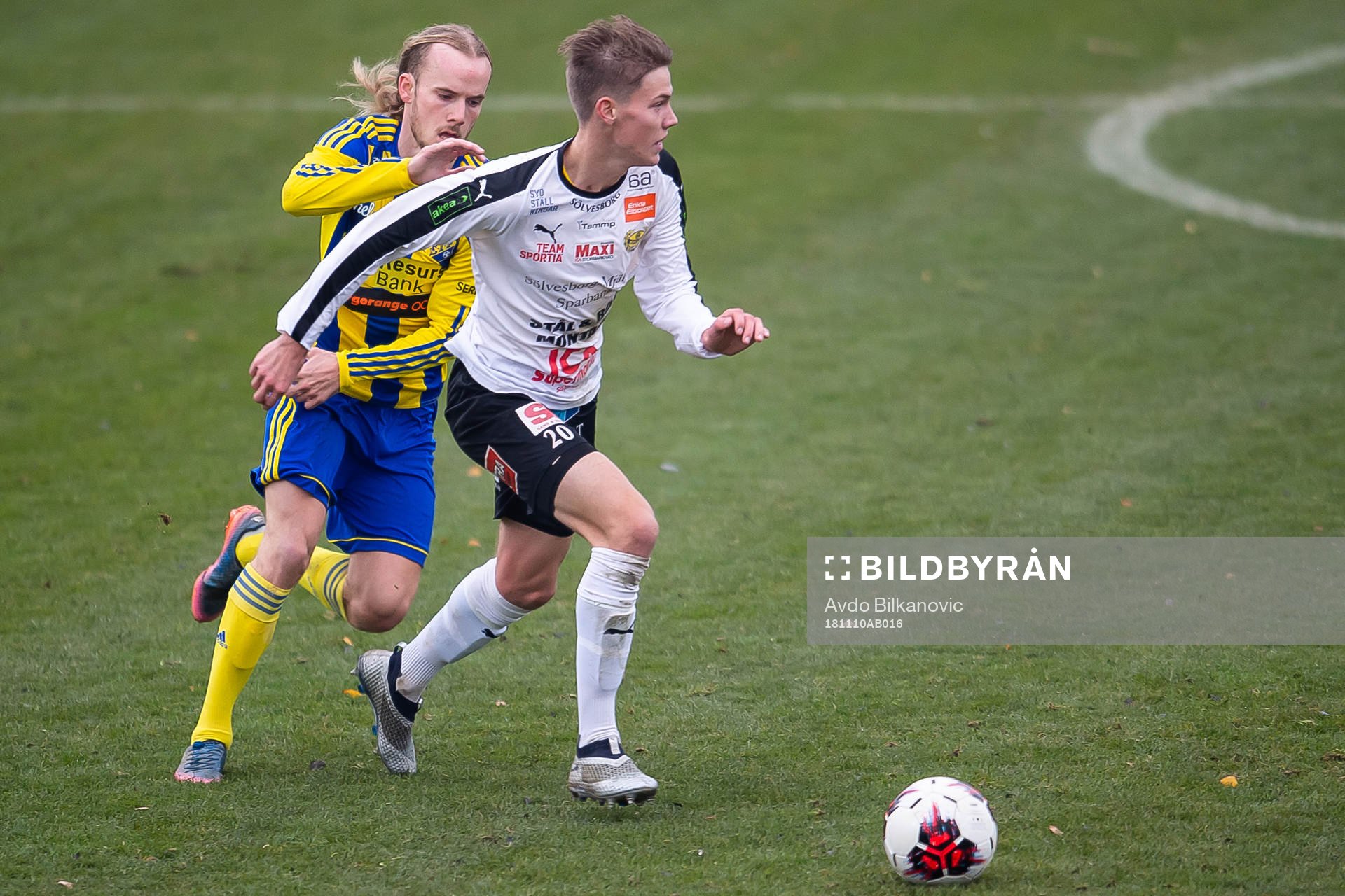 Eskilsminnes David Svensson jagar Mjällbys Taylor