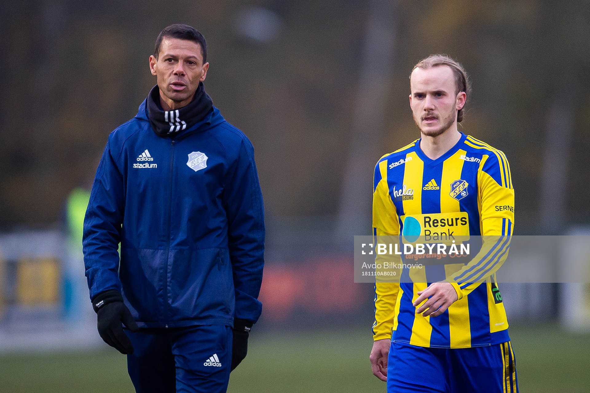 Eskilsminnes tränare Martin Pringle och David Svensson efter slutsignalen under fotbollsmatchen i Division 1 Södra mellan Eskilsminne och Mjällby den 10 november 2018 i Helsingborg.