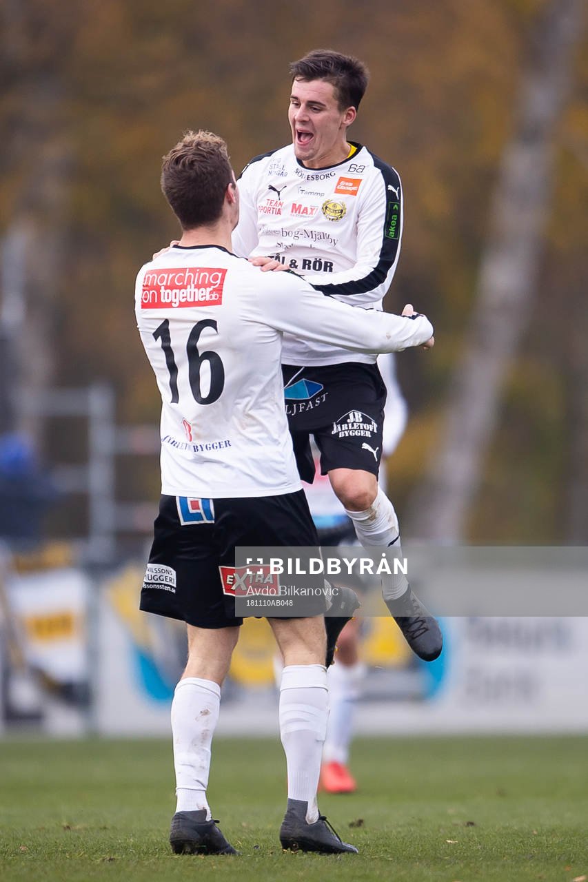 Mjällbys Jakob Bergström jublar