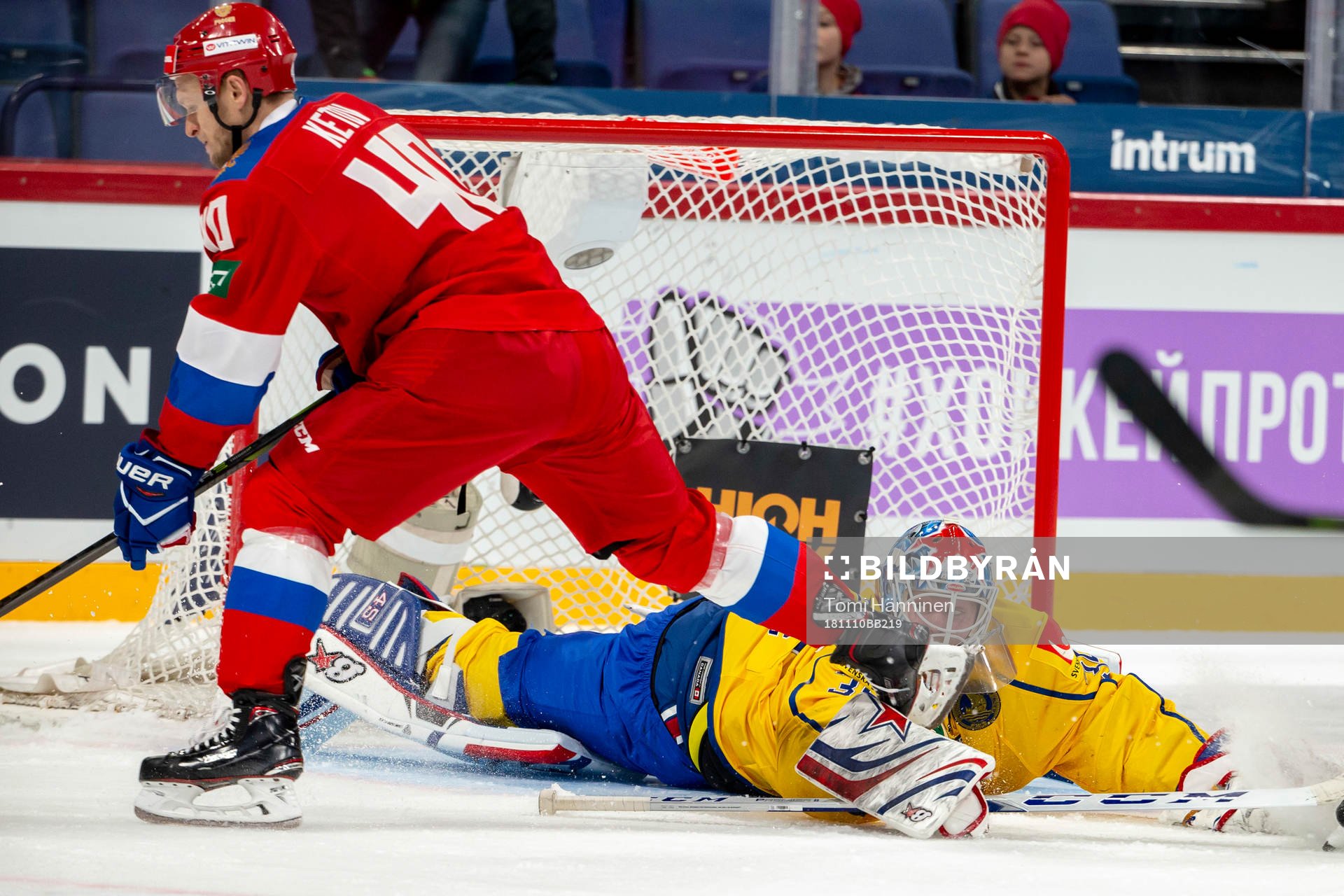Evgeni Ketov #40, RUS score 0-2, Magnus Hellberg #35, SWE