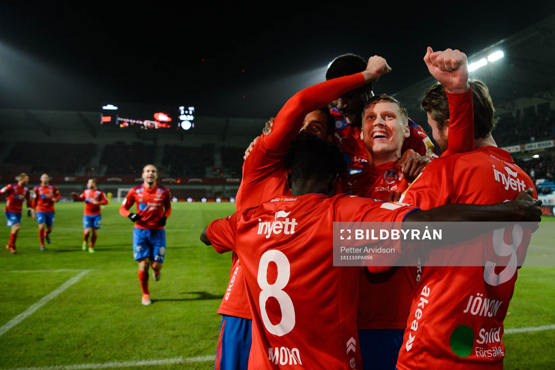 Helsingborgs Andri Runar Bjarnason jublar efter 2-1 under fotbollsmatchen i Superettan mellan Helsingborg och Varberg den 10 november 2018 I Helsingborg.