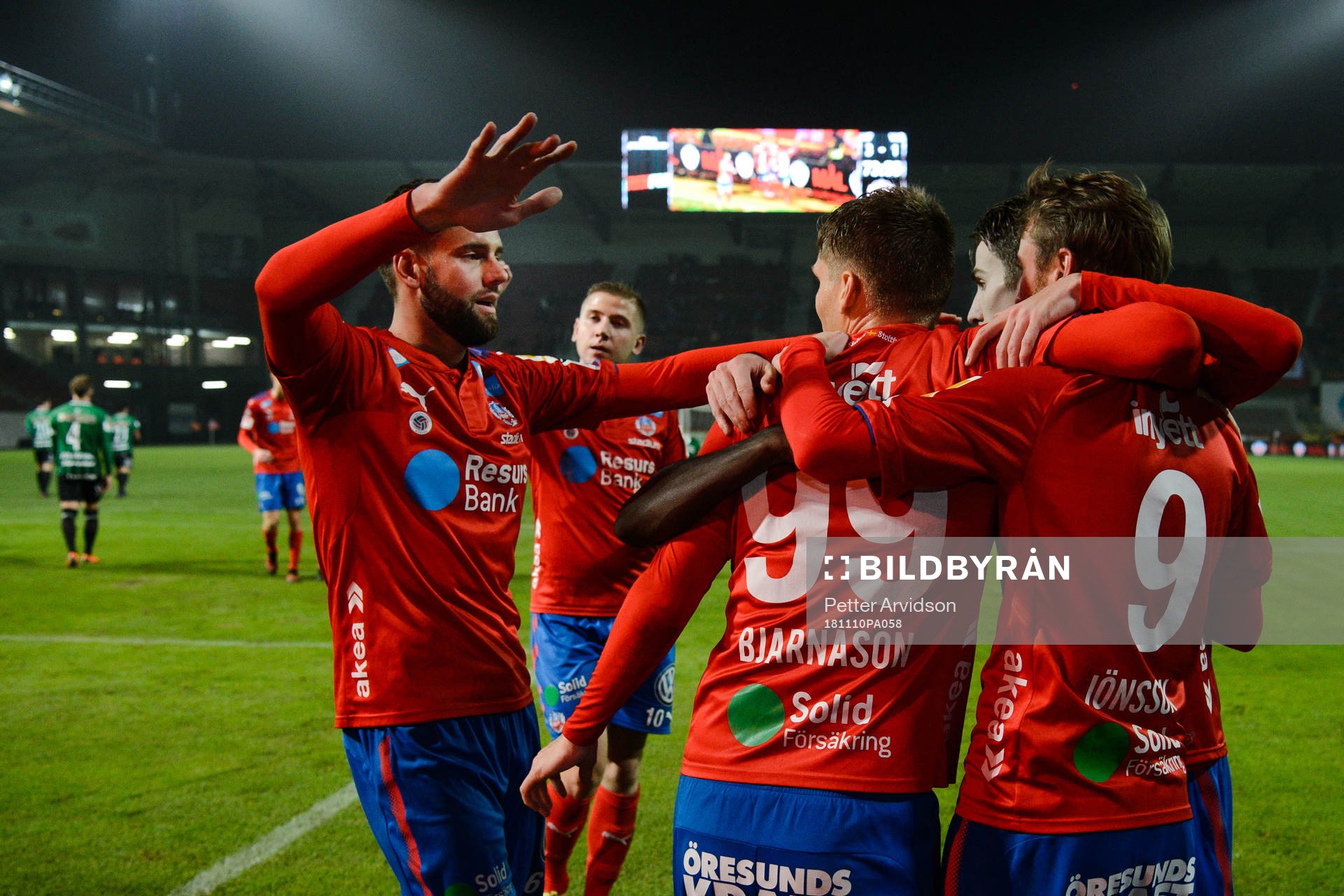 Helsingborgs Mikael Dahlberg jublar med Andri Runar