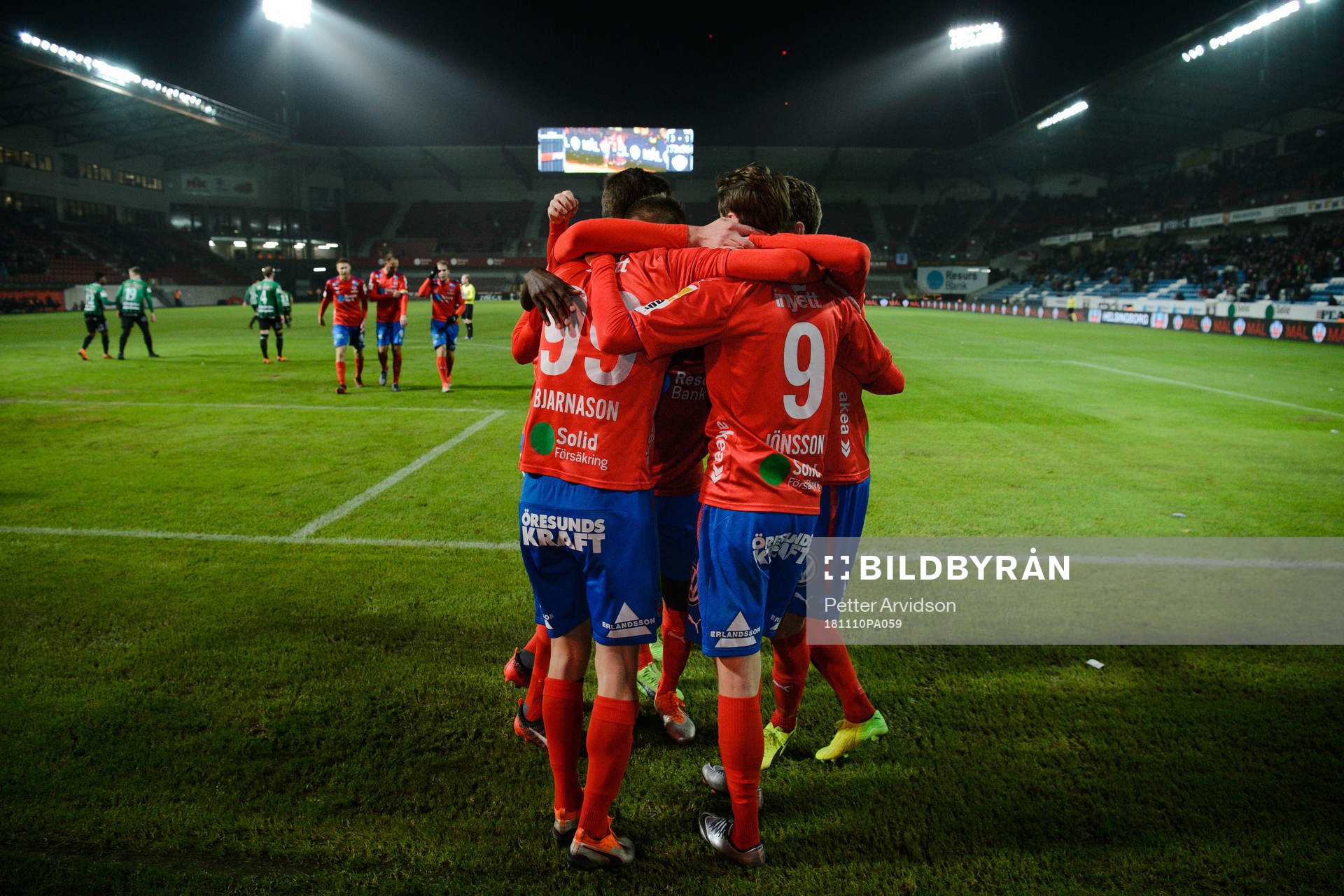 Helsingborgs spelare jublar med Andri Runar Bjarnason