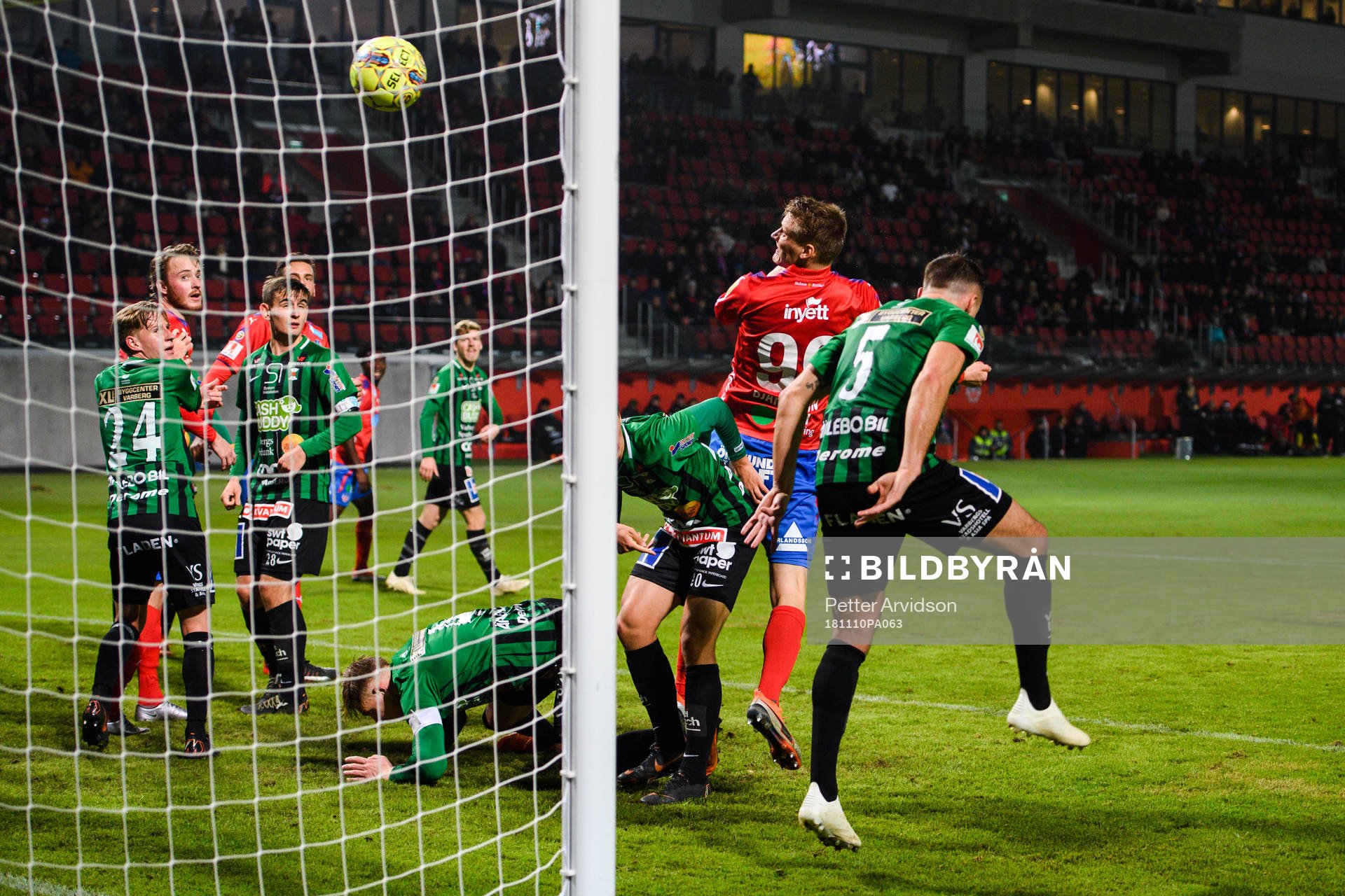 Helsingborgs Andri Runar Bjarnason  med mål som senare