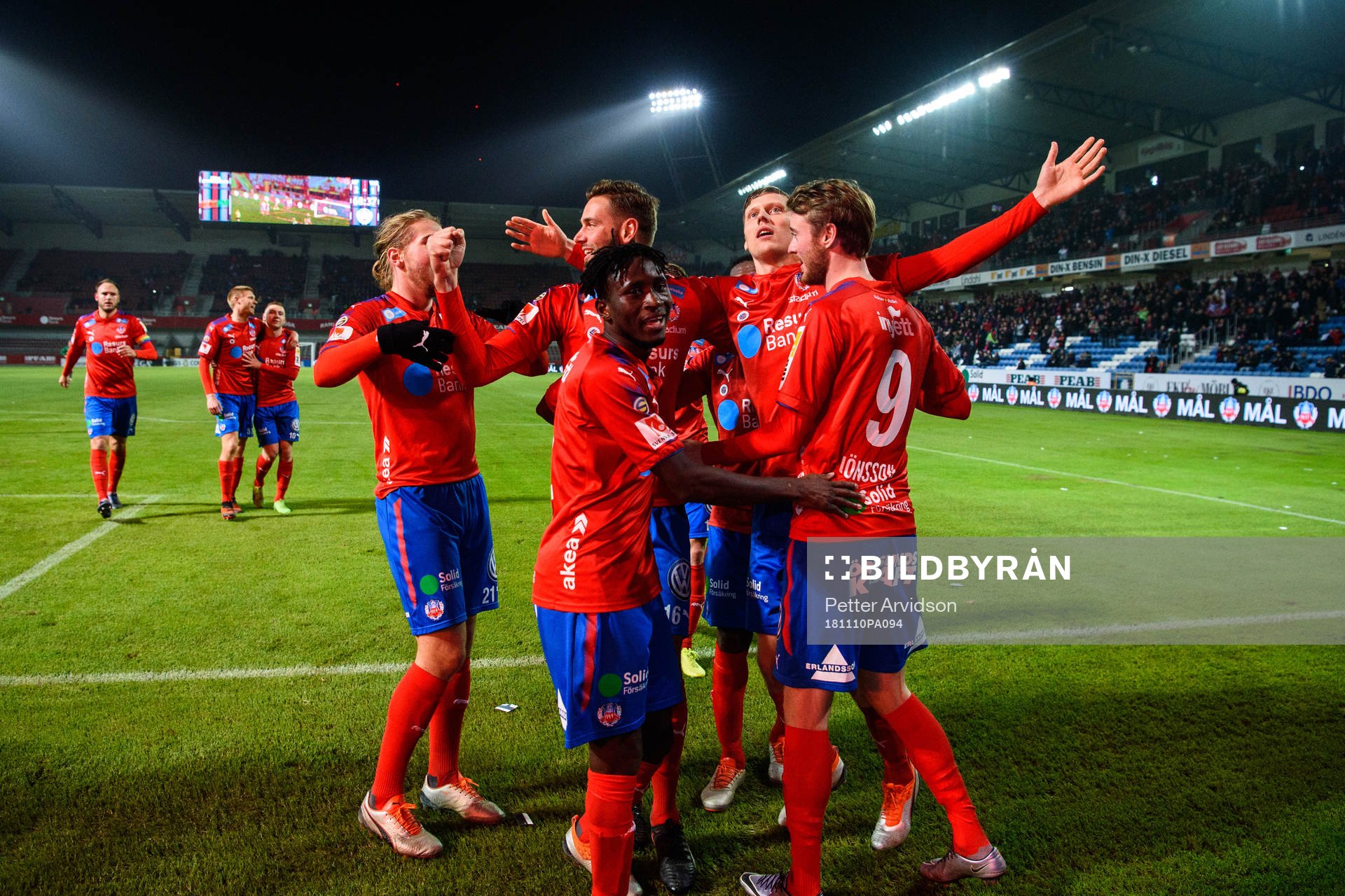 Helsingborgs spelare jublar med Andri Runar Bjarnason (m)