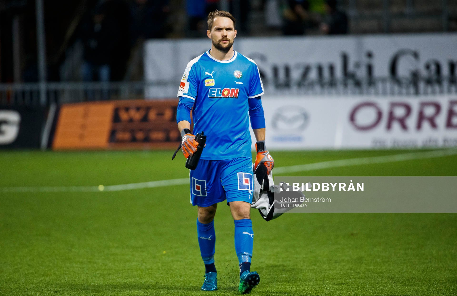 Örebros målvakt Oscar Jansson deppar