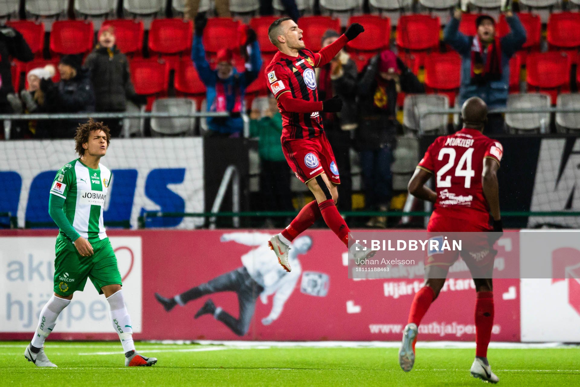 Östersunds Dino Islamovic jublar efter 2-0 under fotbollsmatchen i Allsvenskan mellan Östersund och Hammarby den 11 November 2018 i Östersund.