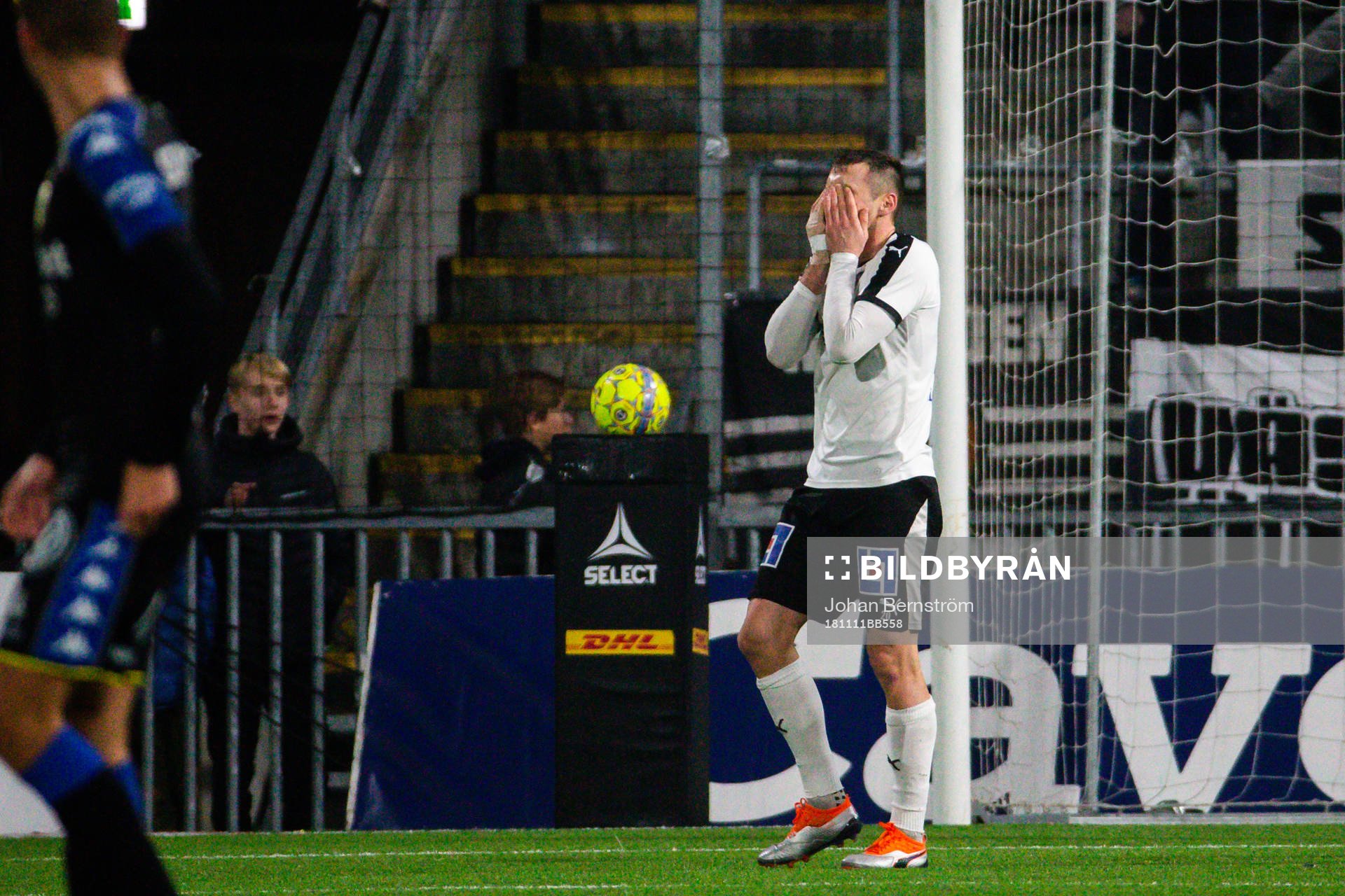 Örebros Filip Rogic deppar