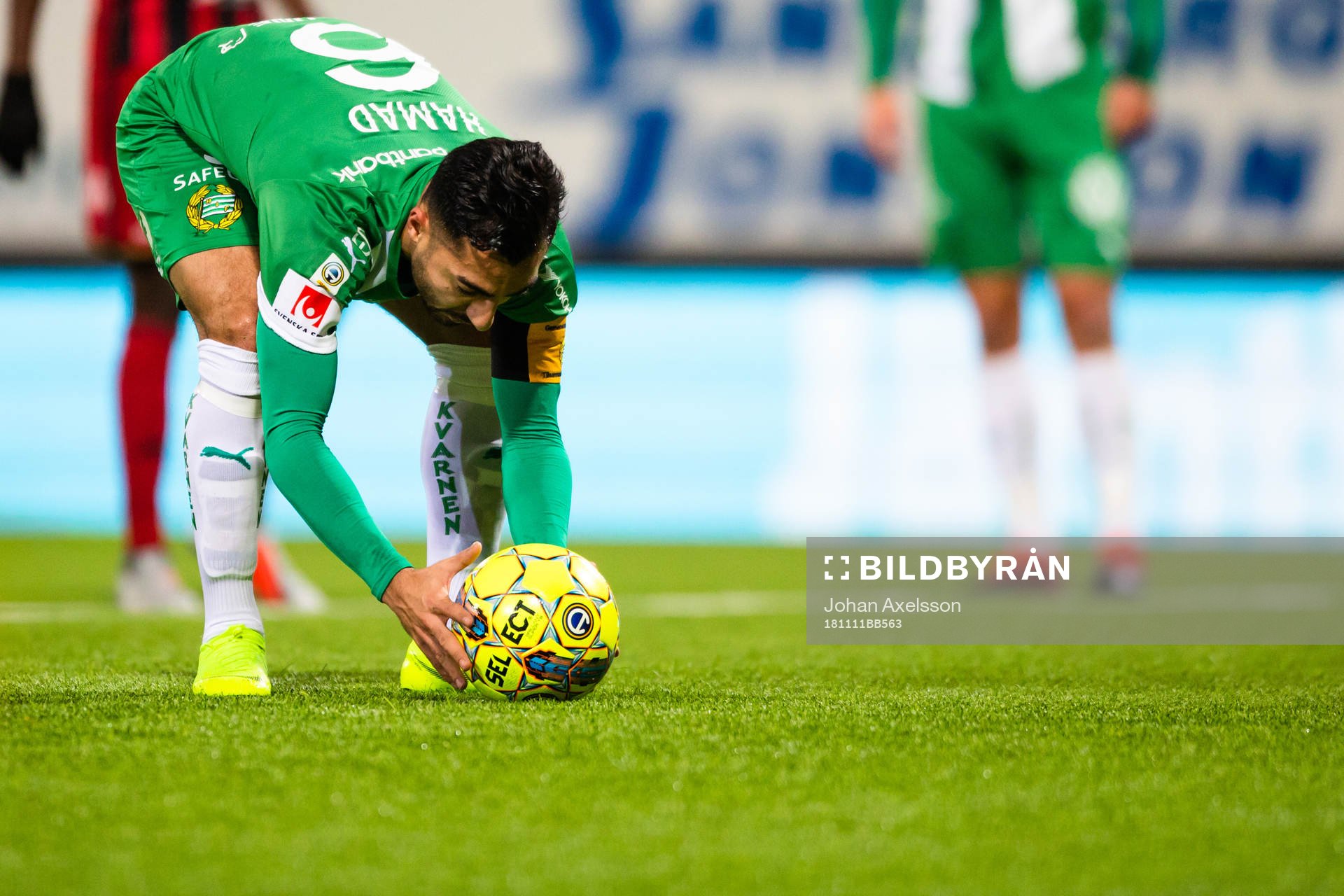 Hammarbys Jiloan Hamad lägger upp för straff