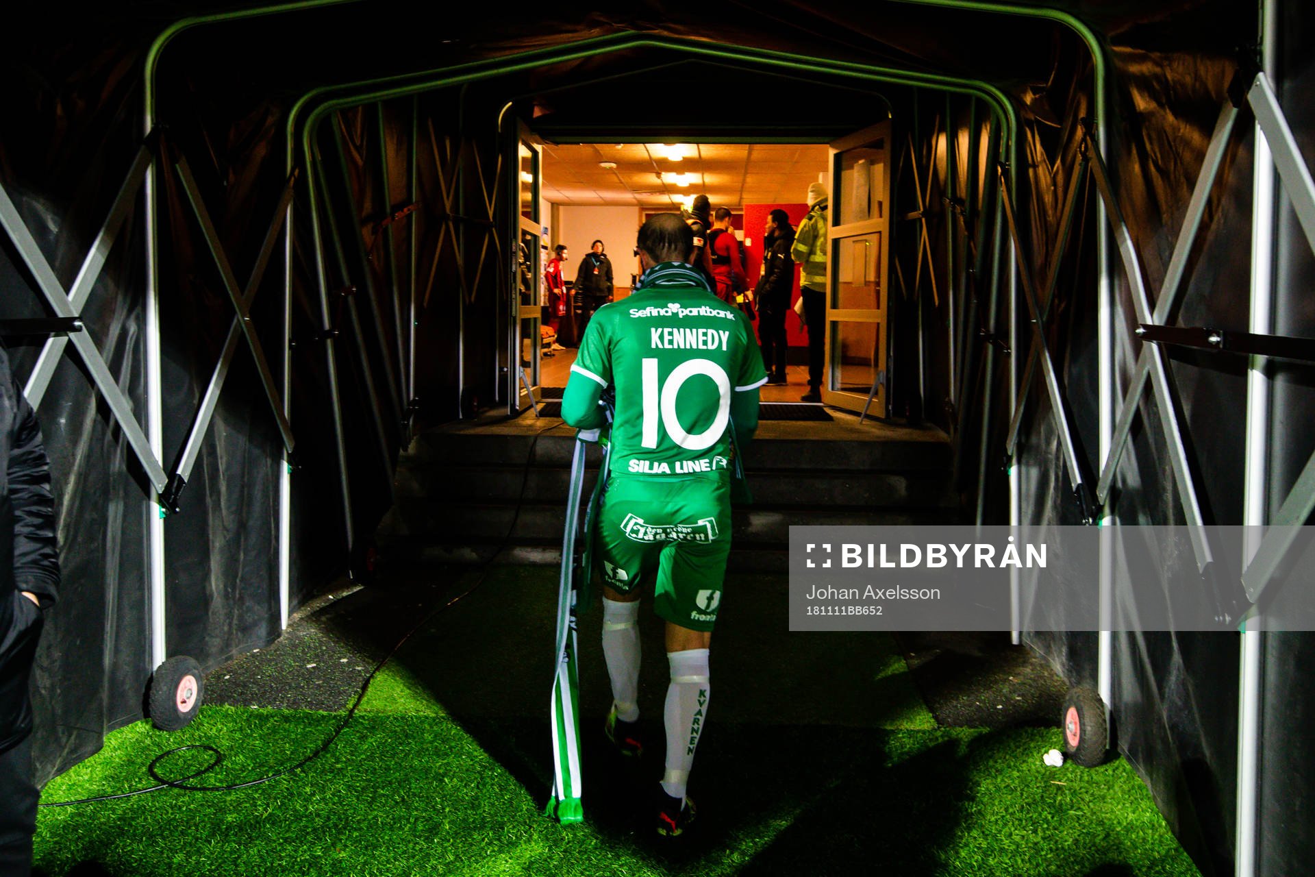 Hammarbys Kennedy Bakircioglu lämnar planen