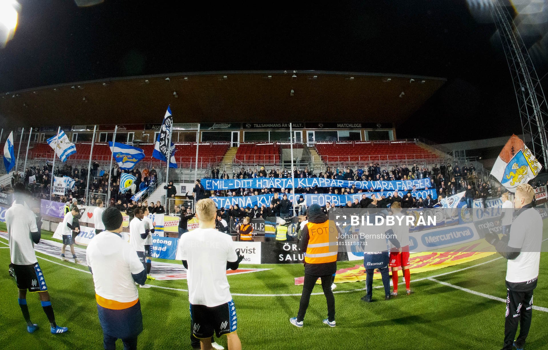 IFK Göteborgs spelarna tackar fansen