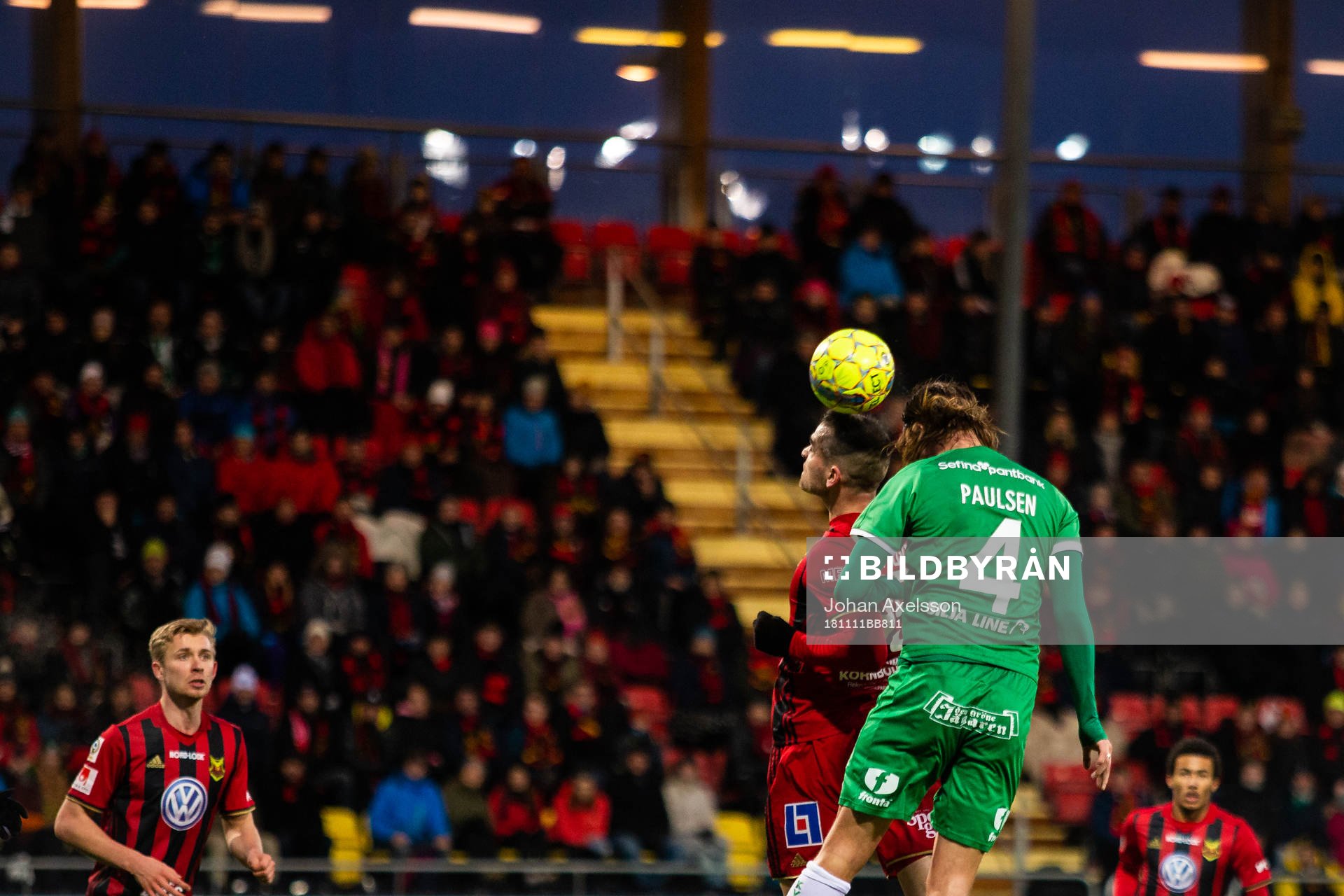 Östersunds Dino Islamovic  och Hammarbys Björn Paulsen
