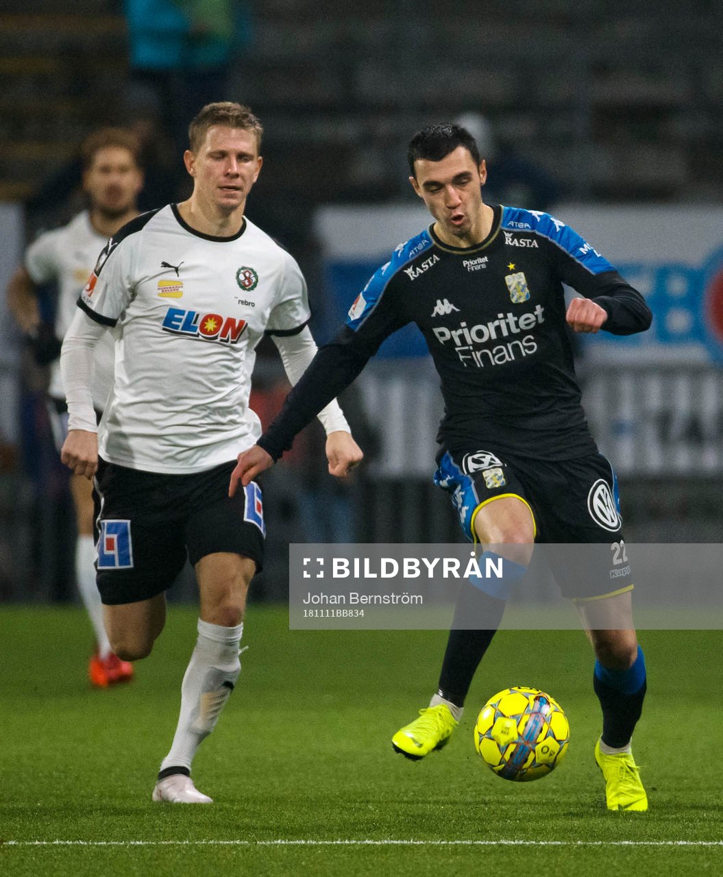 Örebros Johan Bertilsson och IFK Göteborgs Giorgi