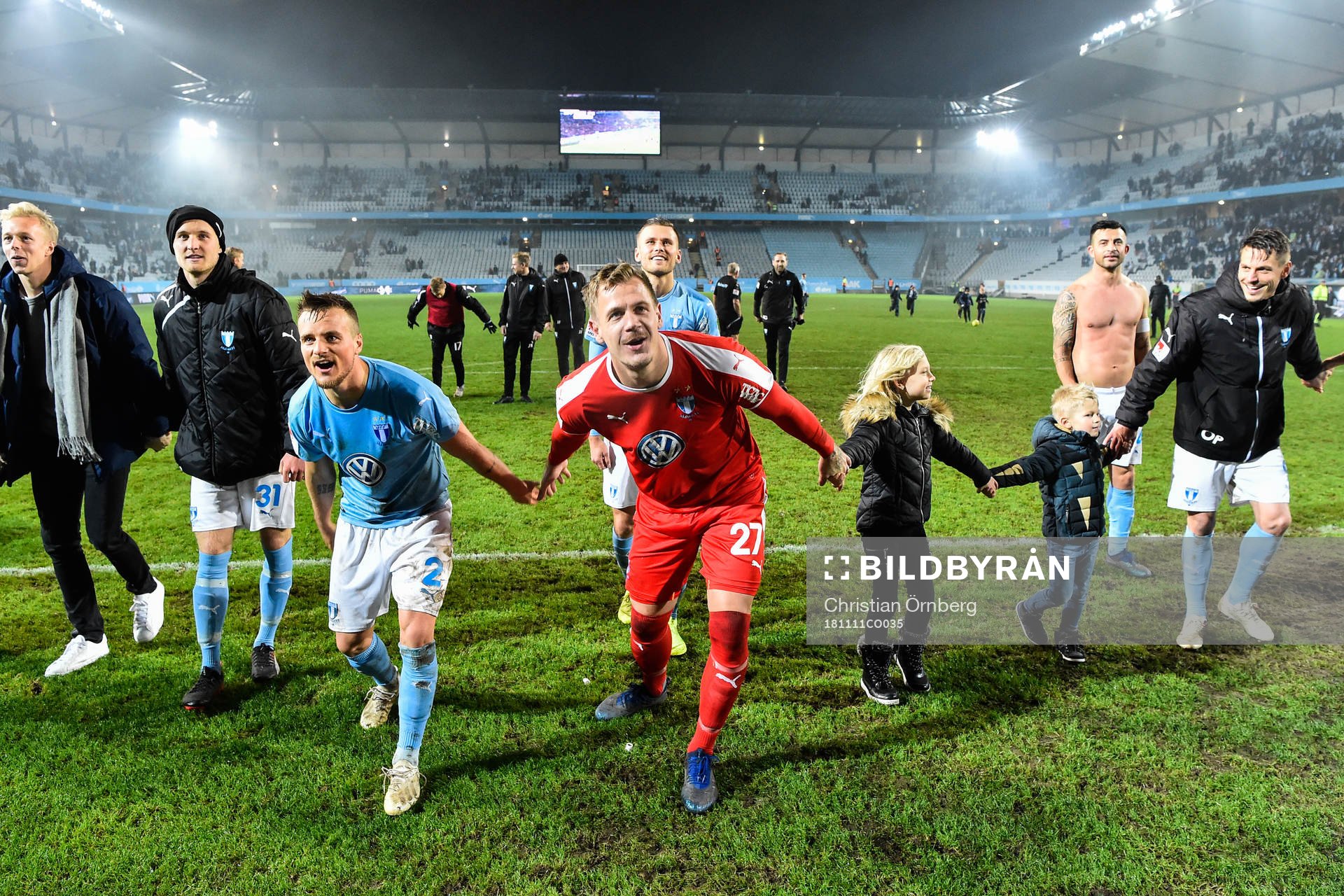 Malmö FFs spelare jublar efter fotbollsmatchen i Allsvenskan mellan Malmö FF och Elfsborg den 11 november 2018 i Malmö.