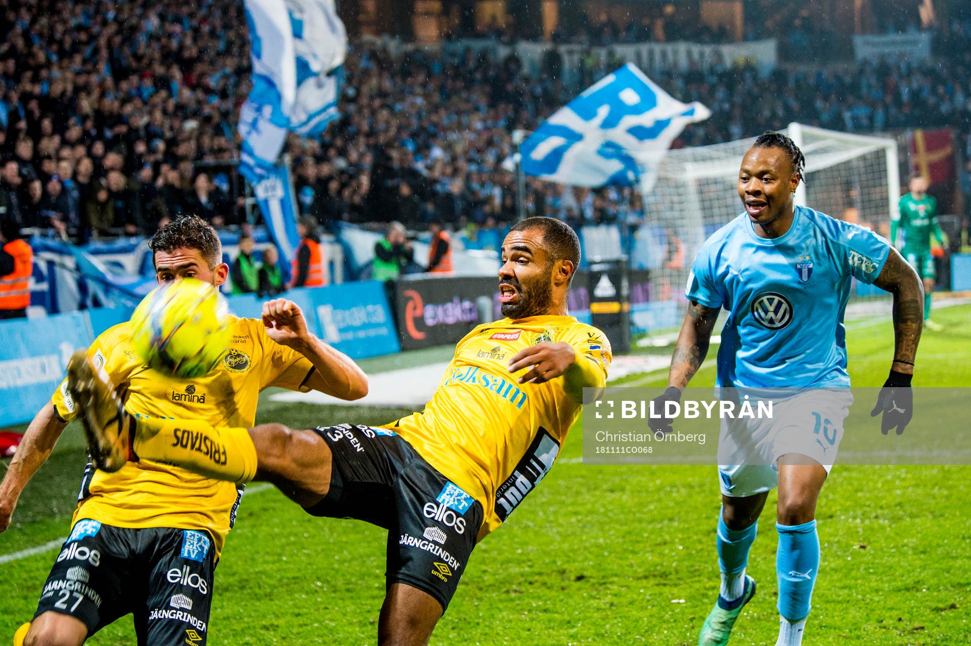 Elfsborgs Frederik Holst och Alex Dyer mot Malmö FFs