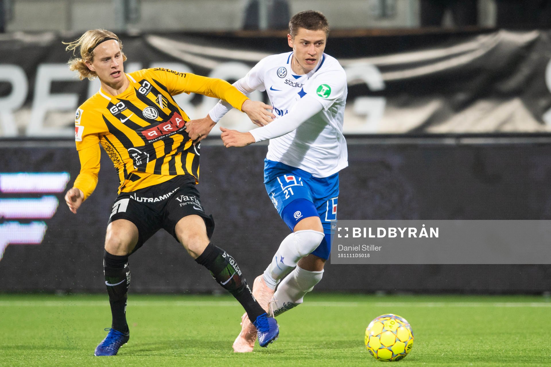 Häckens Gustav Berggren och Norrköpings Simon Thern i