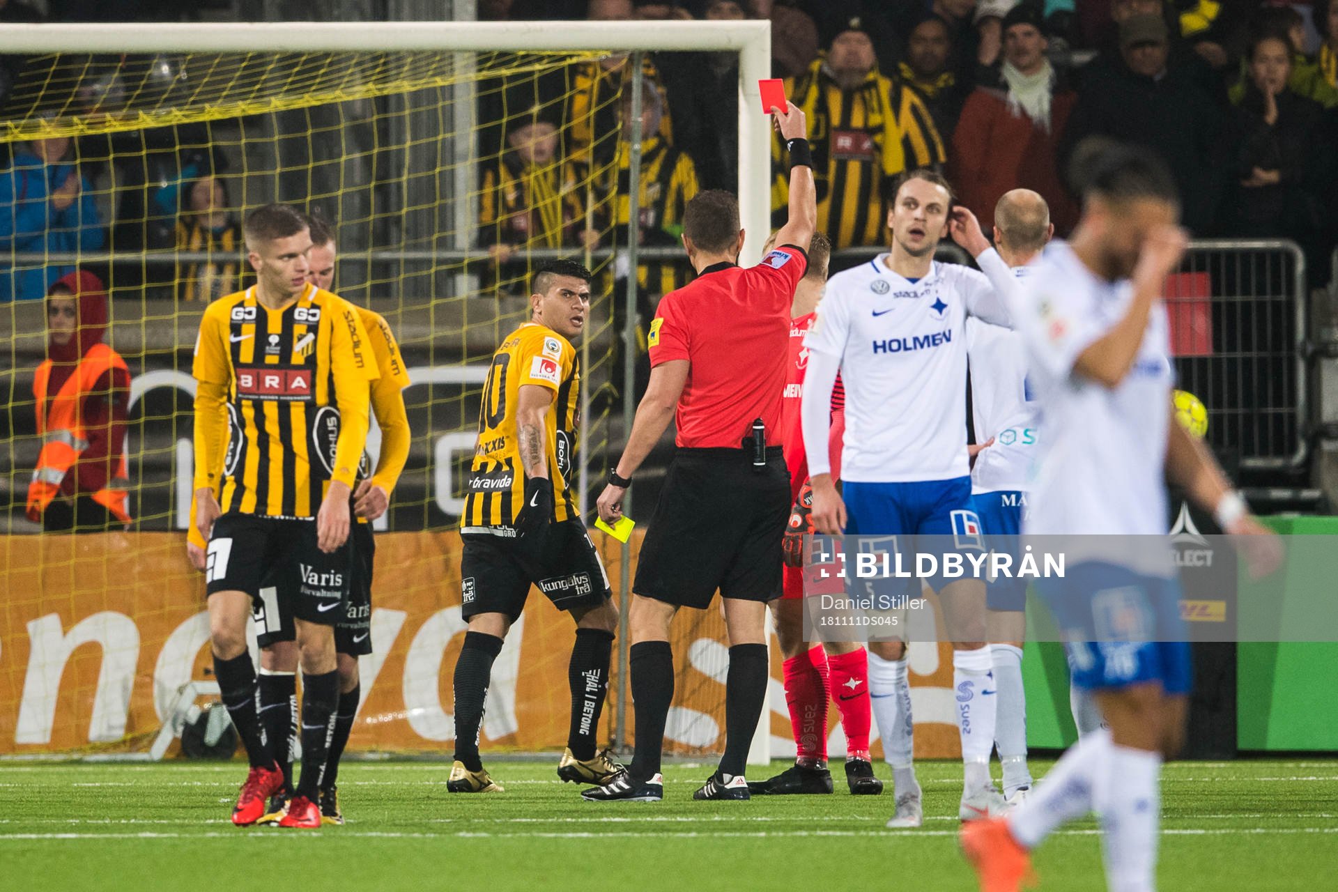 Häckens Paulinho får rött kort