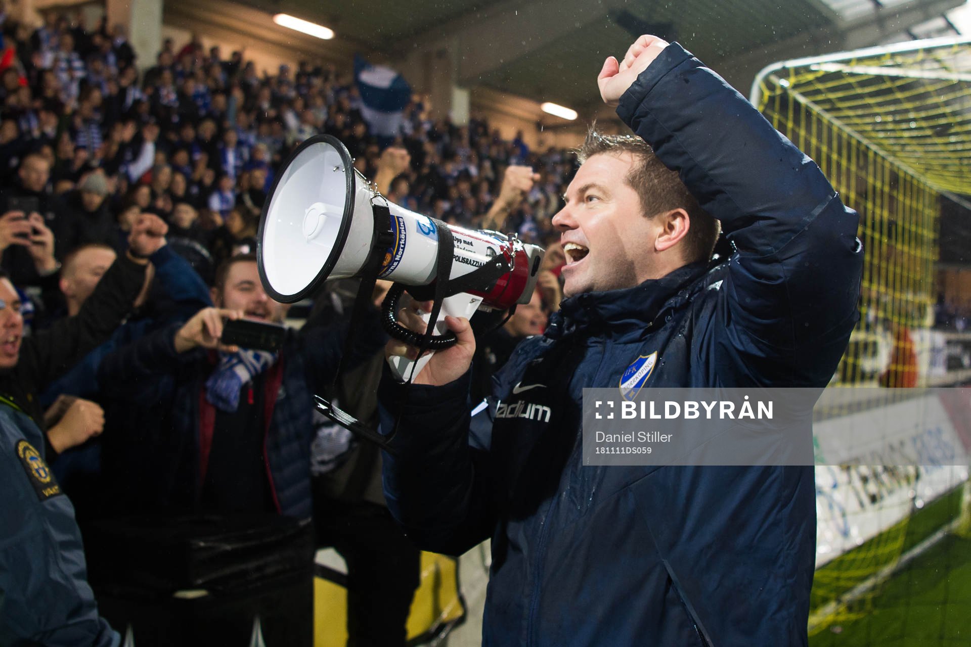 Norrköpings tränare Jens Gustafsson tackar publiken