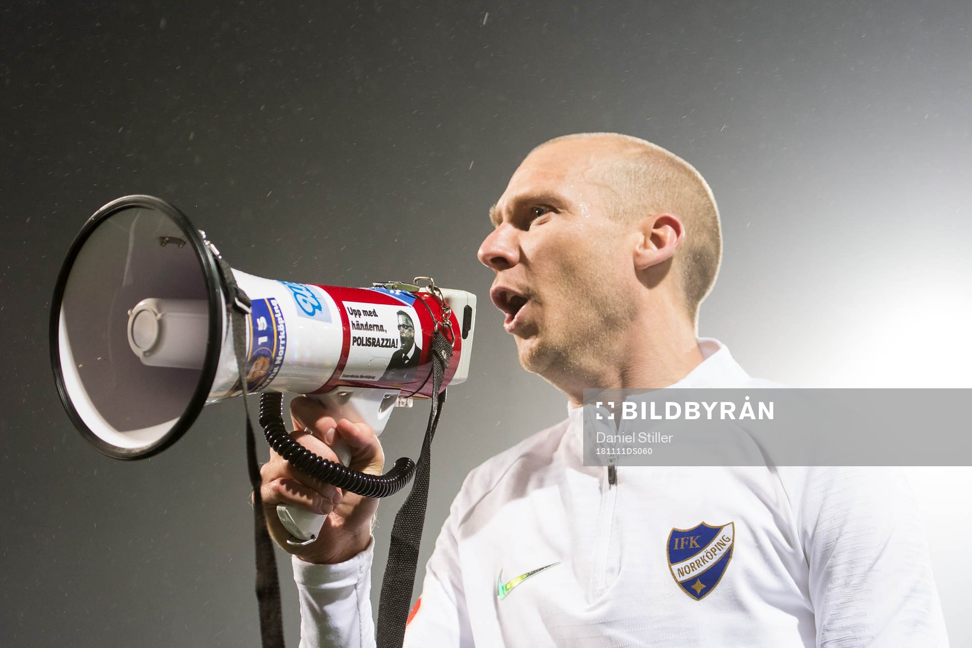 Norrköpings Andreas Johansson tackar publiken efter fotbollsmatchen i Allsvenskan mellan Häcken och Norrköping den 11 november 2018 i Göteborg.