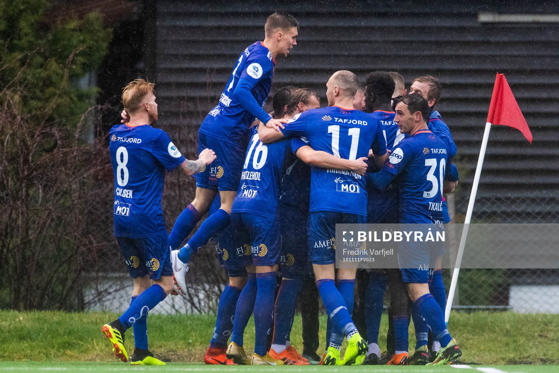 Hólmbert Fridjónsson of Aalesund celebrates with team